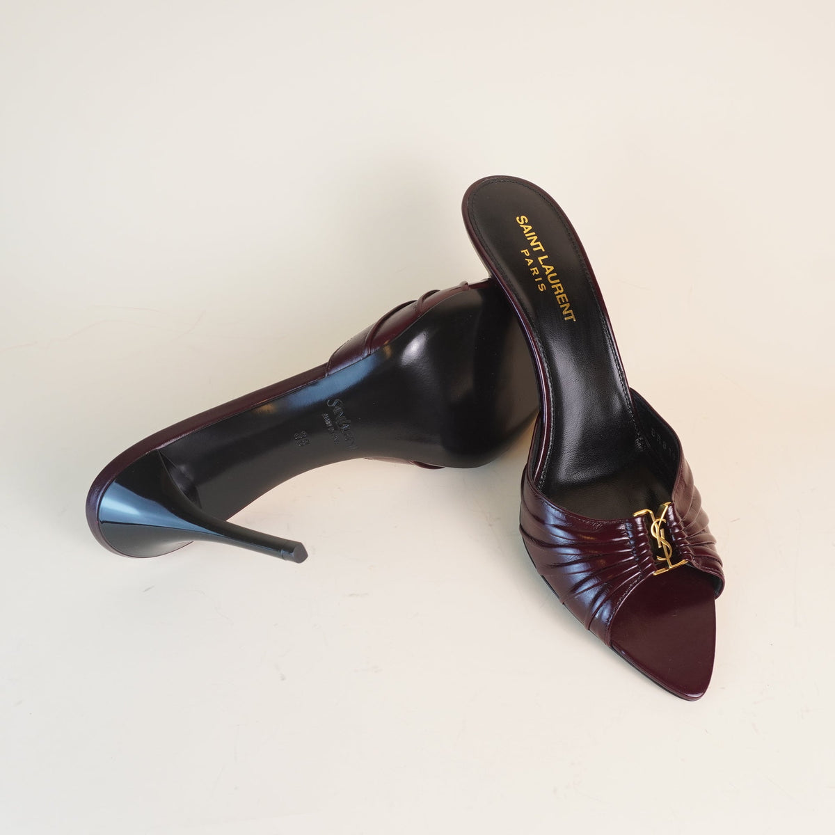 PRE-OWNED Babylone Mules in Smooth Leather Vintage Bordeaux