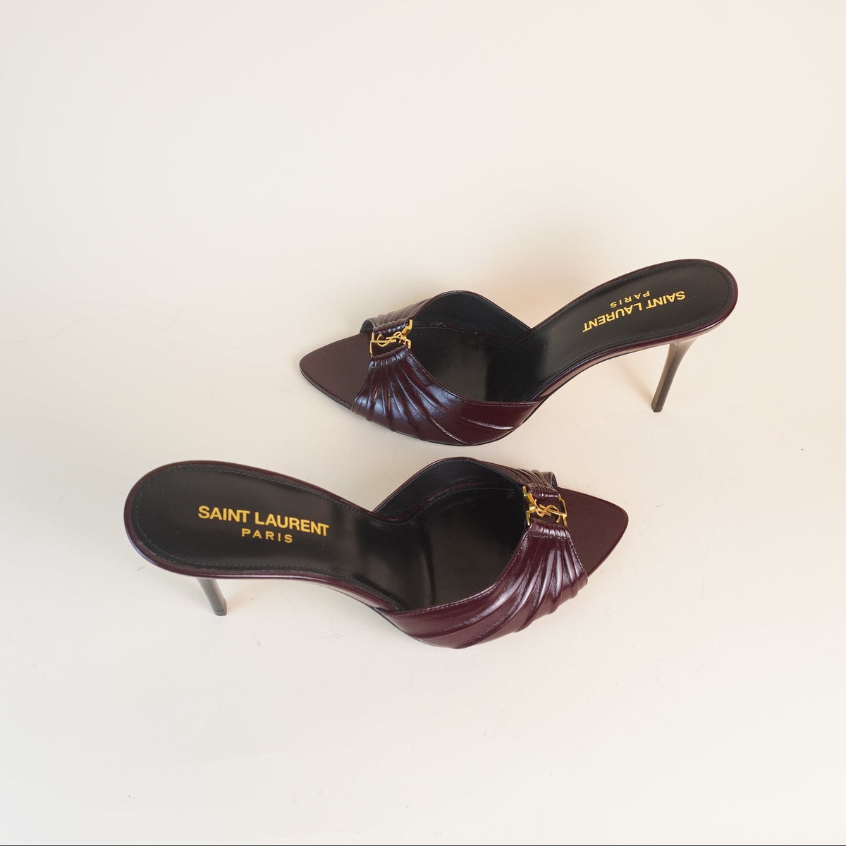 PRE-OWNED Babylone Mules in Smooth Leather Vintage Bordeaux