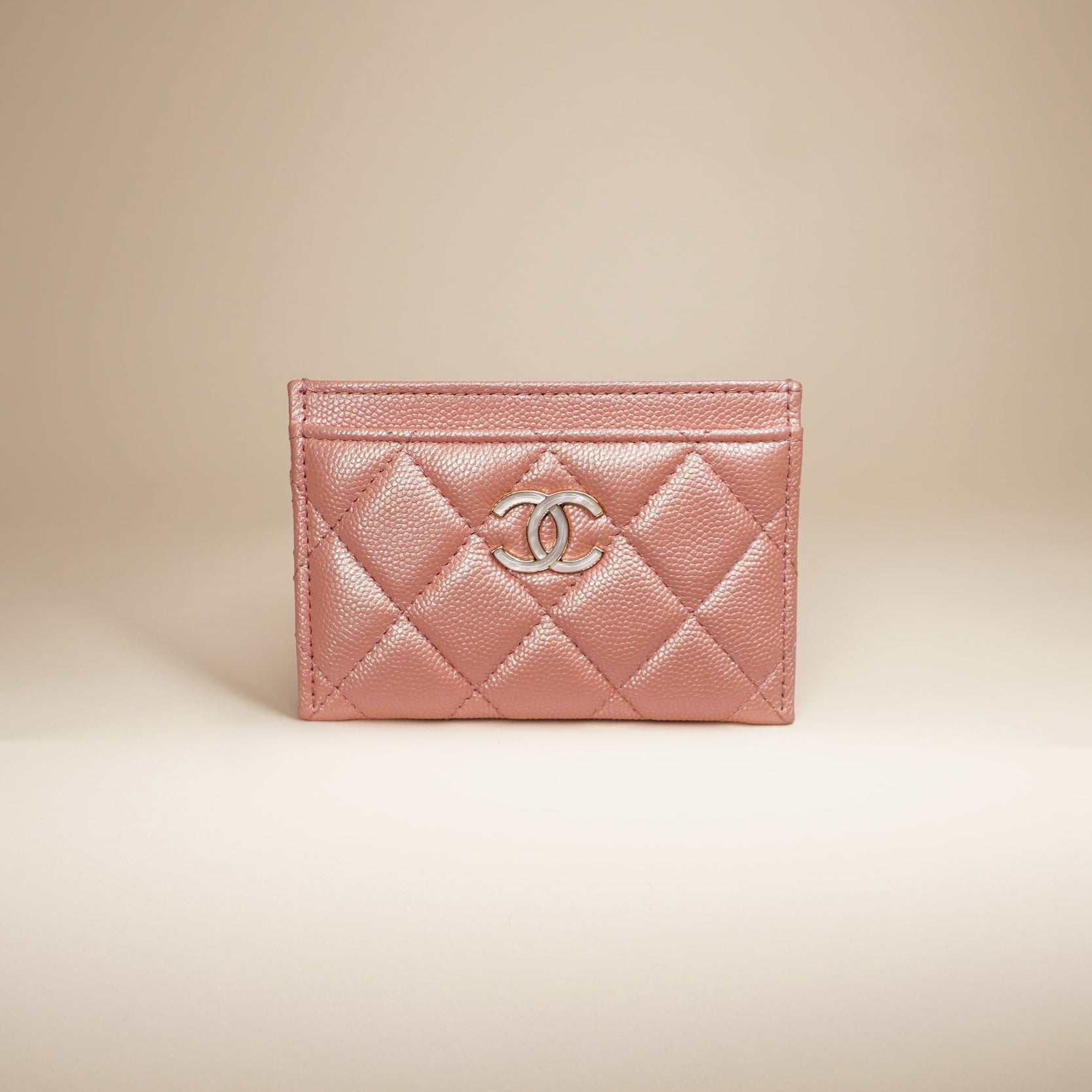 PRE-OWNED CC Iridescent Caviar Quilted Card Holder Ligth Pink