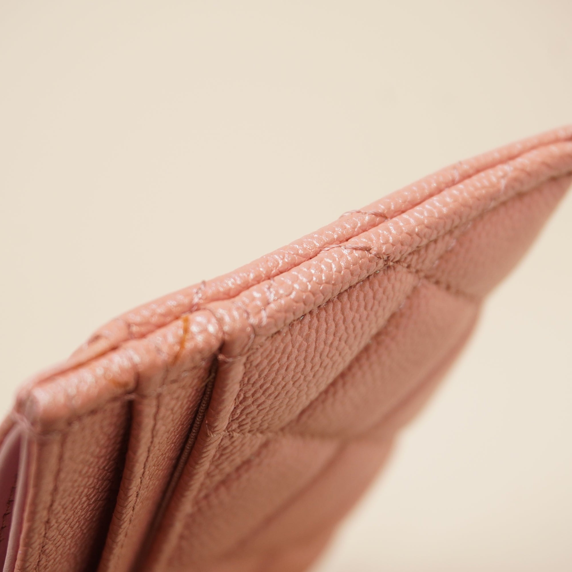 PRE-OWNED CC Iridescent Caviar Quilted Card Holder Ligth Pink