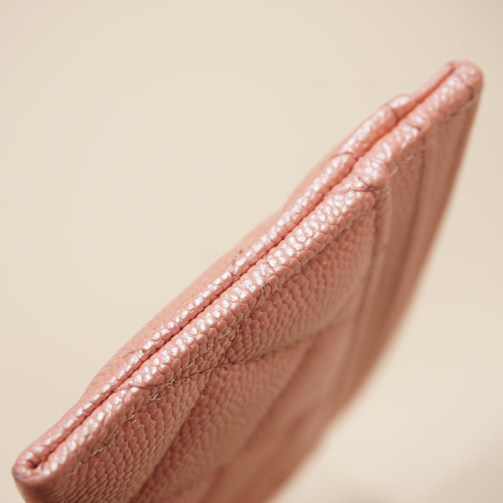PRE-OWNED CC Iridescent Caviar Quilted Card Holder Ligth Pink