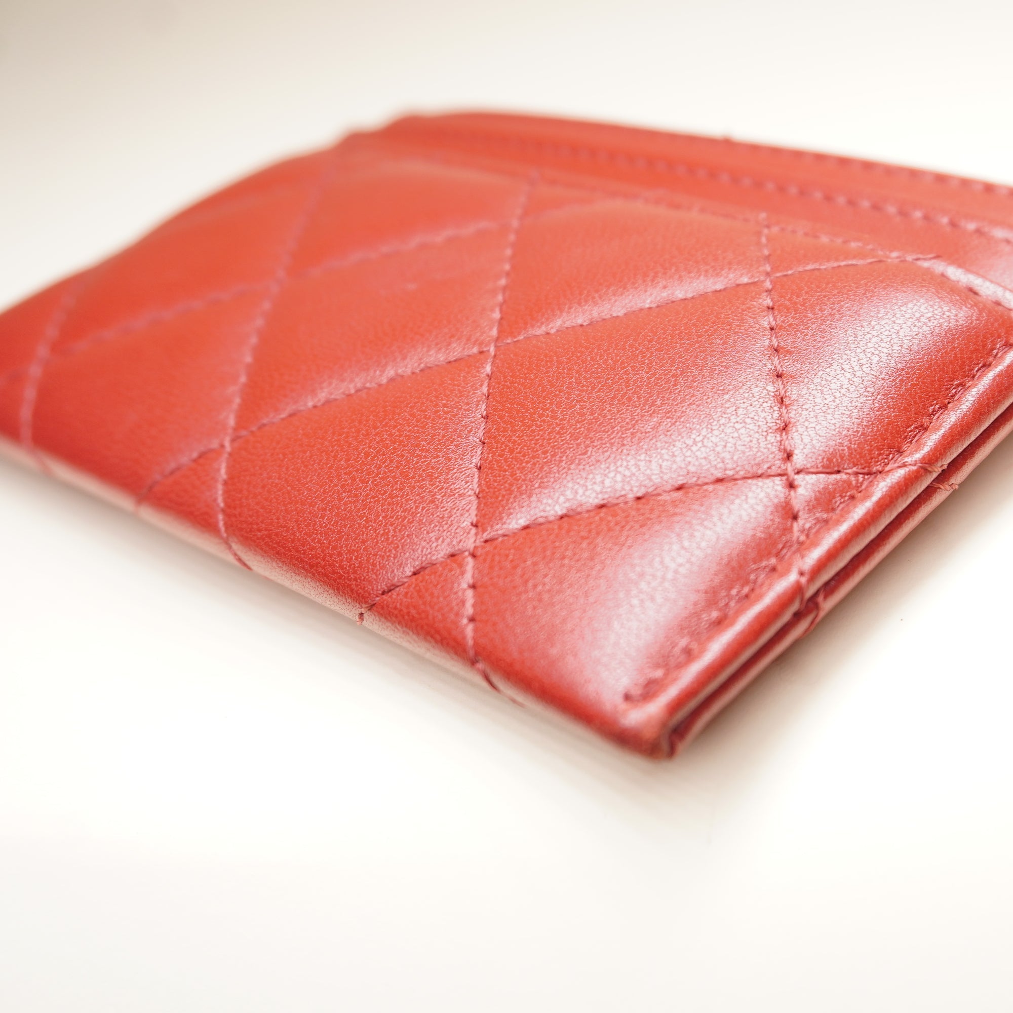 PRE-OWNED CC Lambskin Quilted Card Holder Red