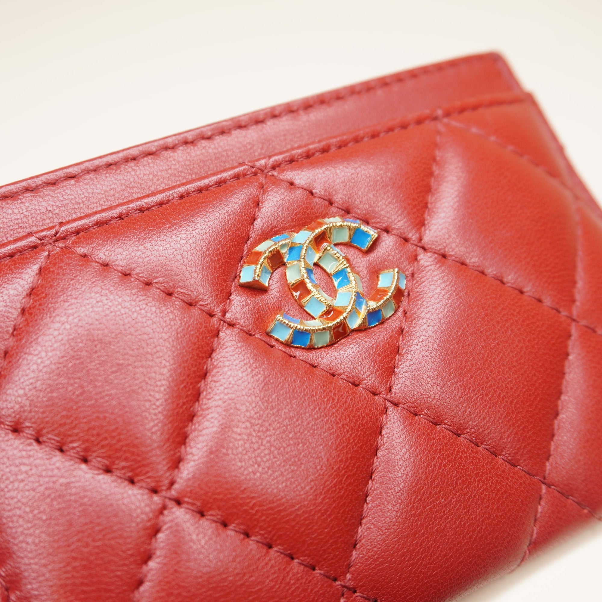 PRE-OWNED CC Lambskin Quilted Card Holder Red