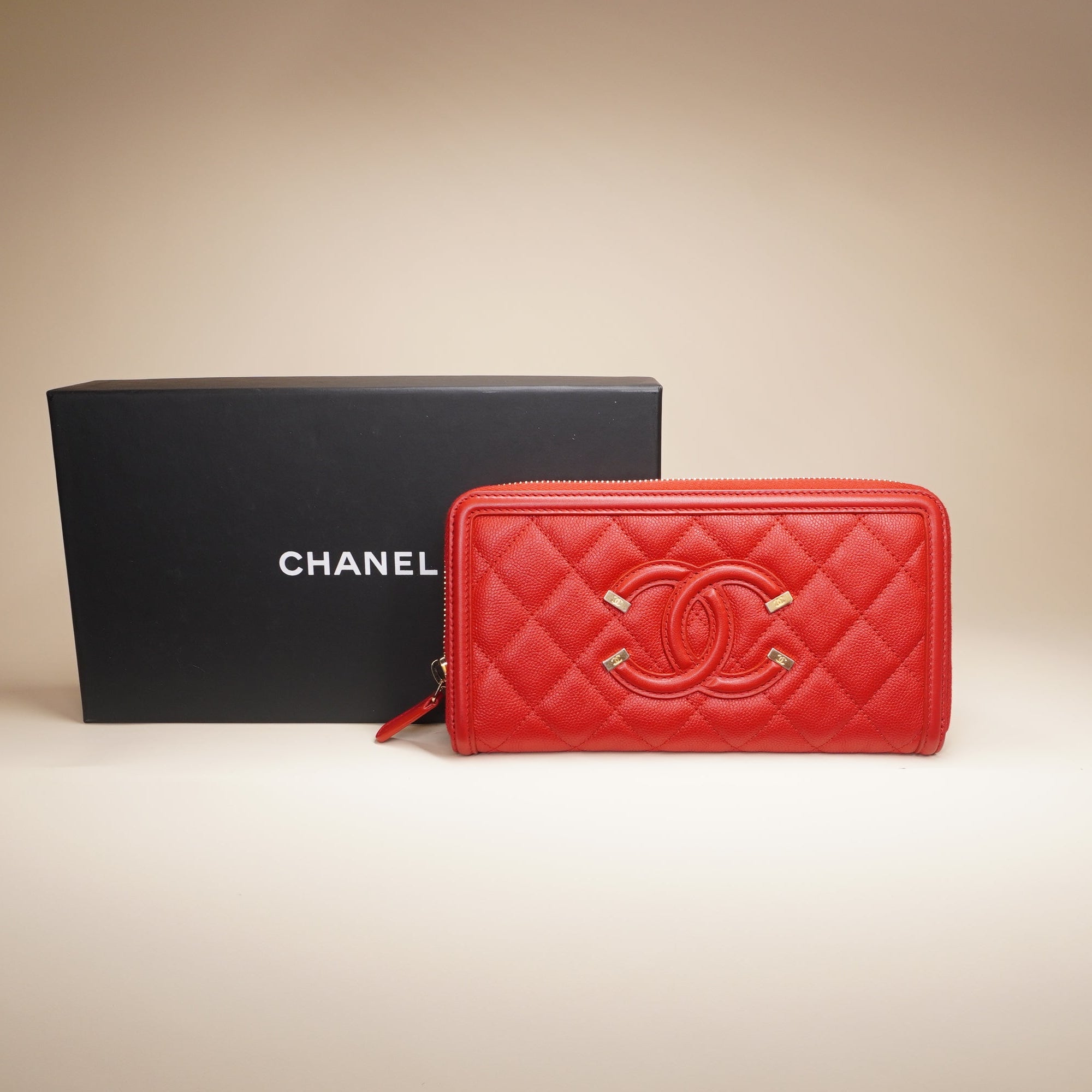 PRE-OWNED CC Caviar Quilted Filigree Zip Around Wallet Red