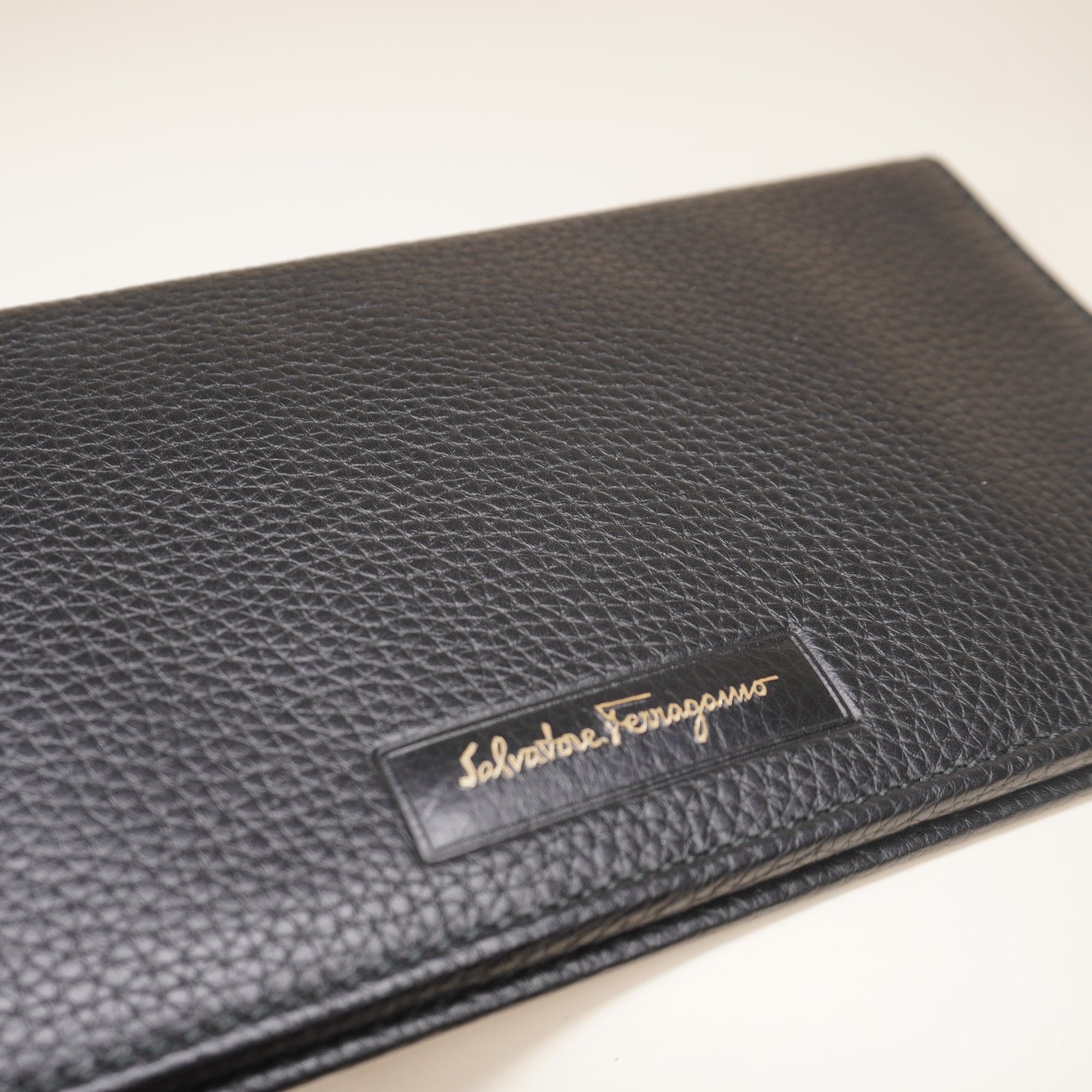 PRE-OWNED  Vertical Leather Wallet Pebbles Black