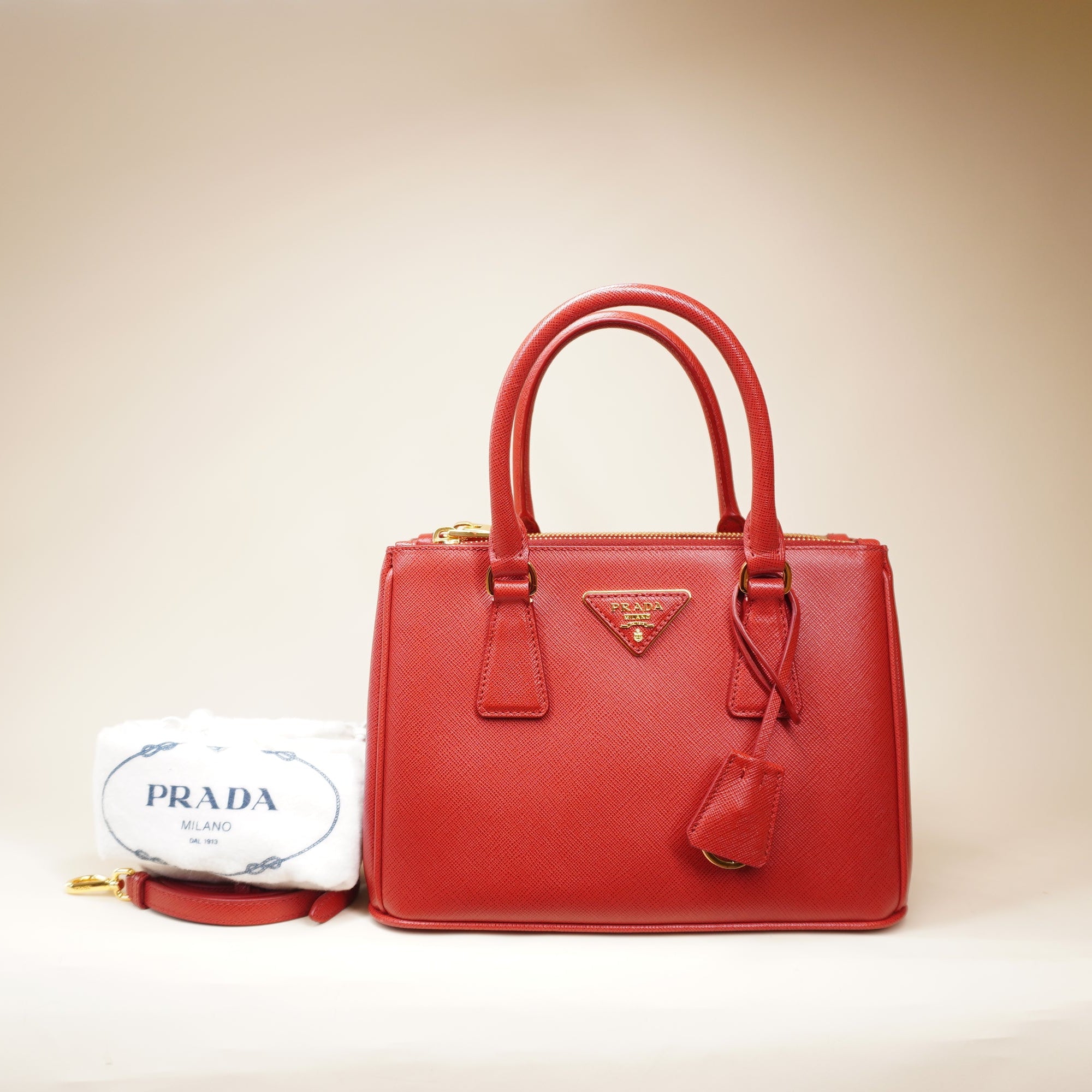 PRE-OWNED Red Galleria Saffiano Leather Shoulder Bag