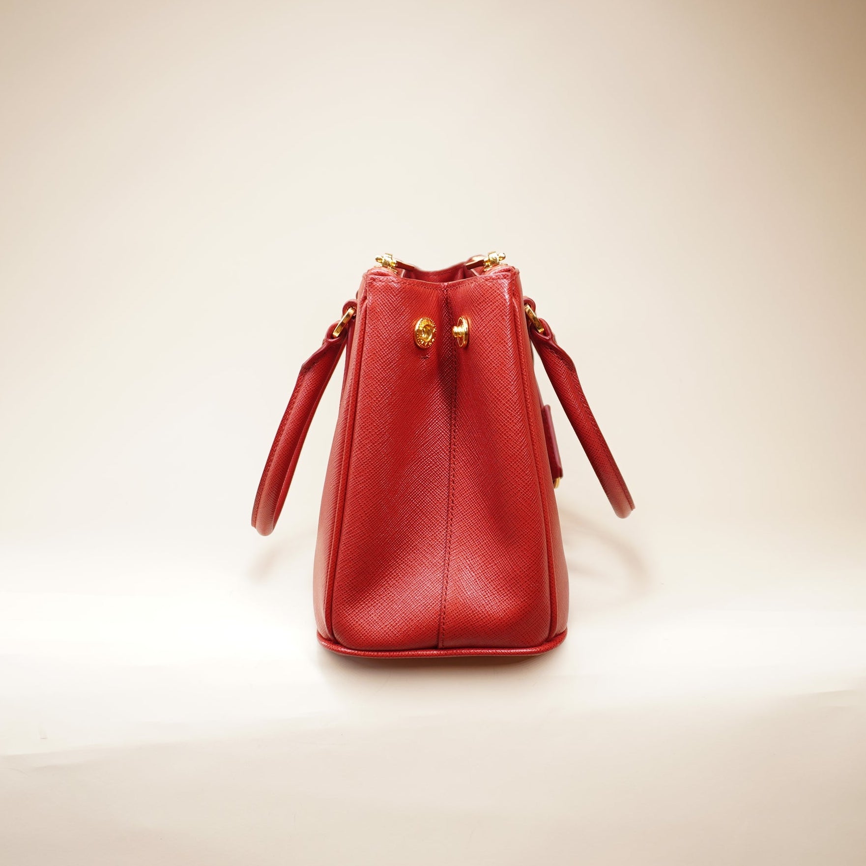 PRE-OWNED Red Galleria Saffiano Leather Shoulder Bag