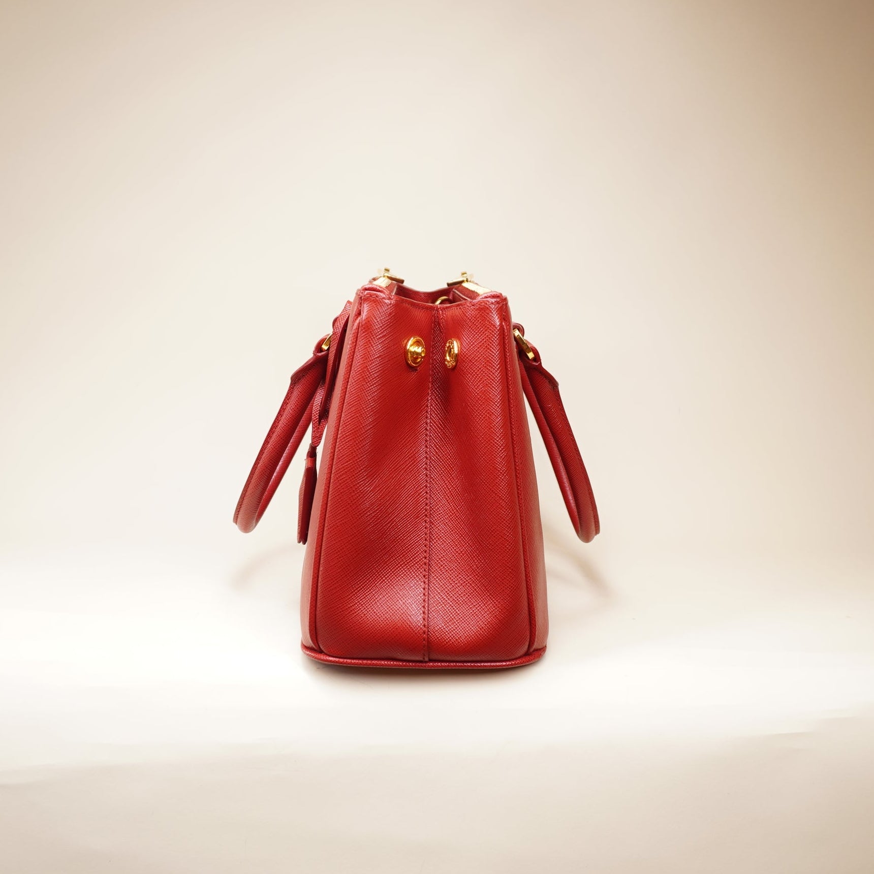 PRE-OWNED Red Galleria Saffiano Leather Shoulder Bag