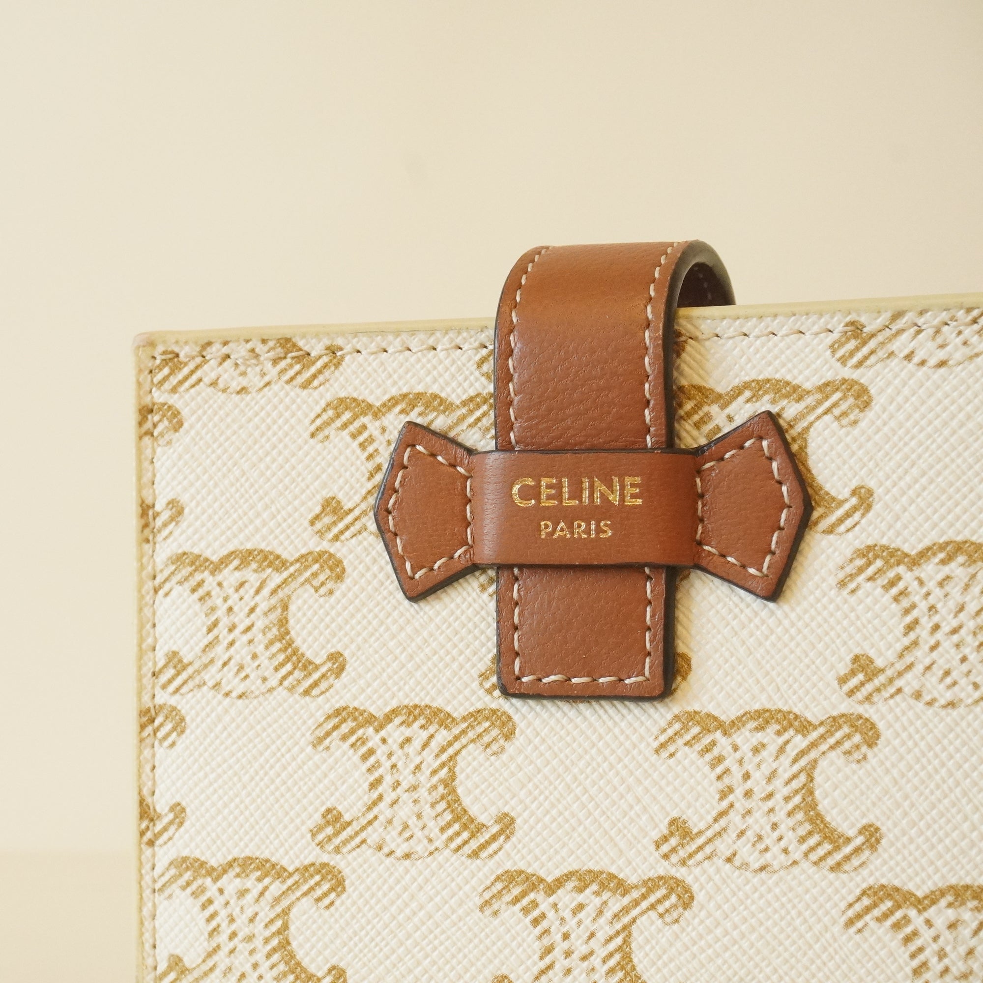 PRE-OWNED Canvas Triomphe Medium Strap Wallet White