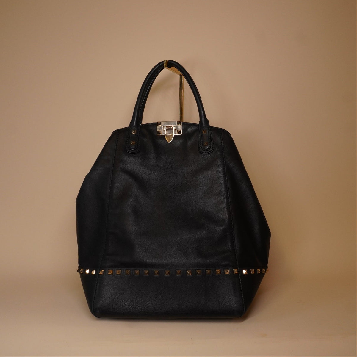 PRE-OWNED Black Leather Rockstud New Dome Bucket Tote Bag