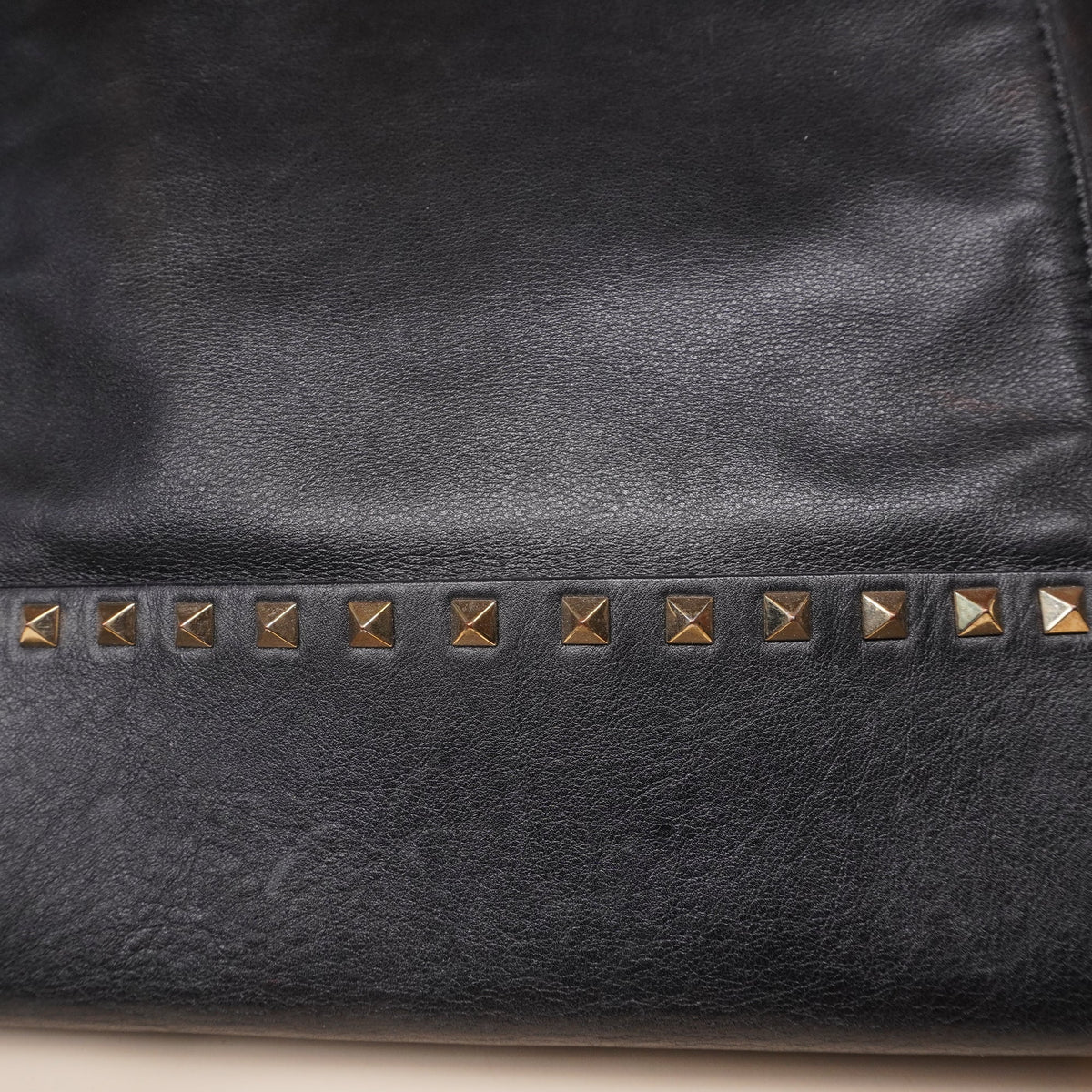 PRE-OWNED Black Leather Rockstud New Dome Bucket Tote Bag