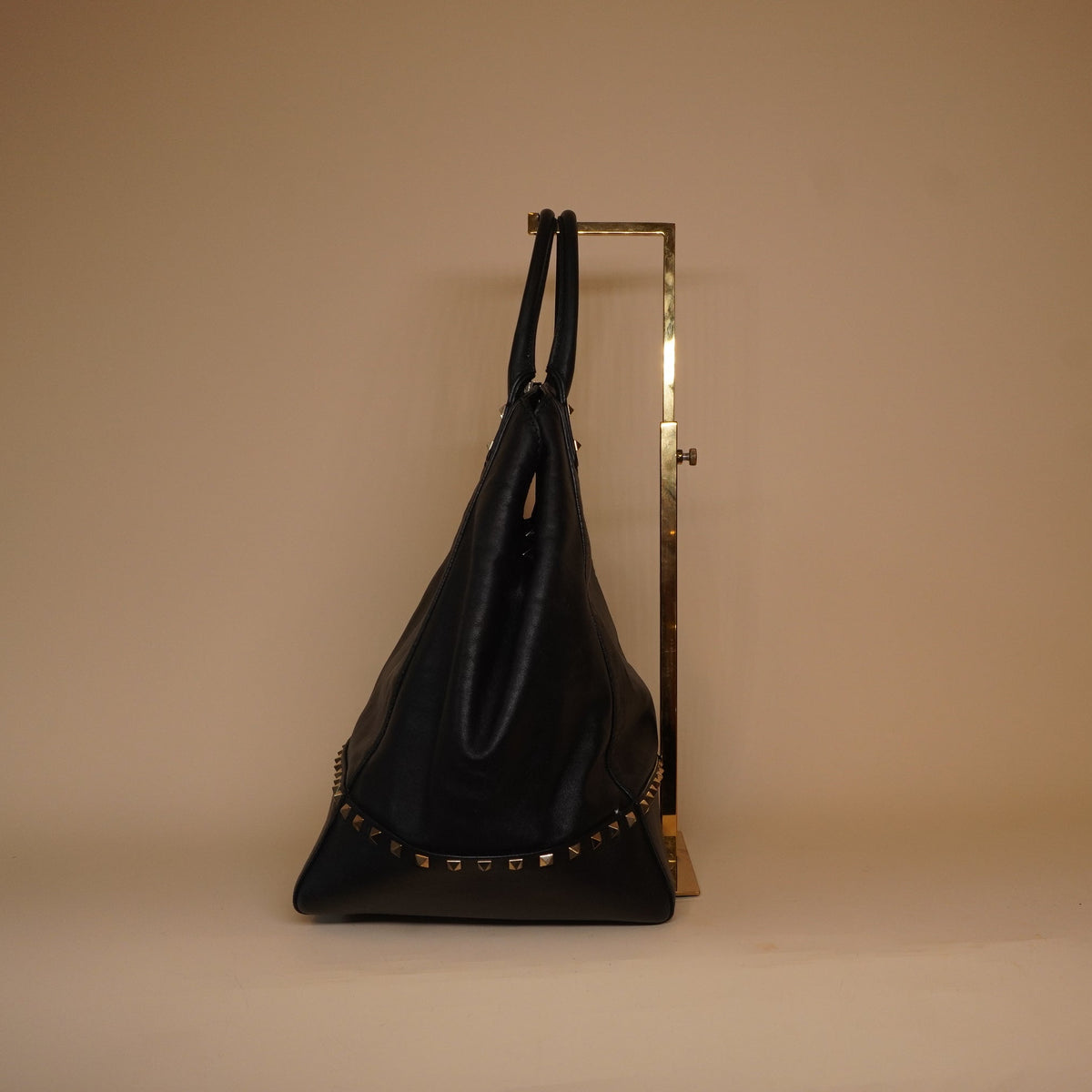 PRE-OWNED Black Leather Rockstud New Dome Bucket Tote Bag