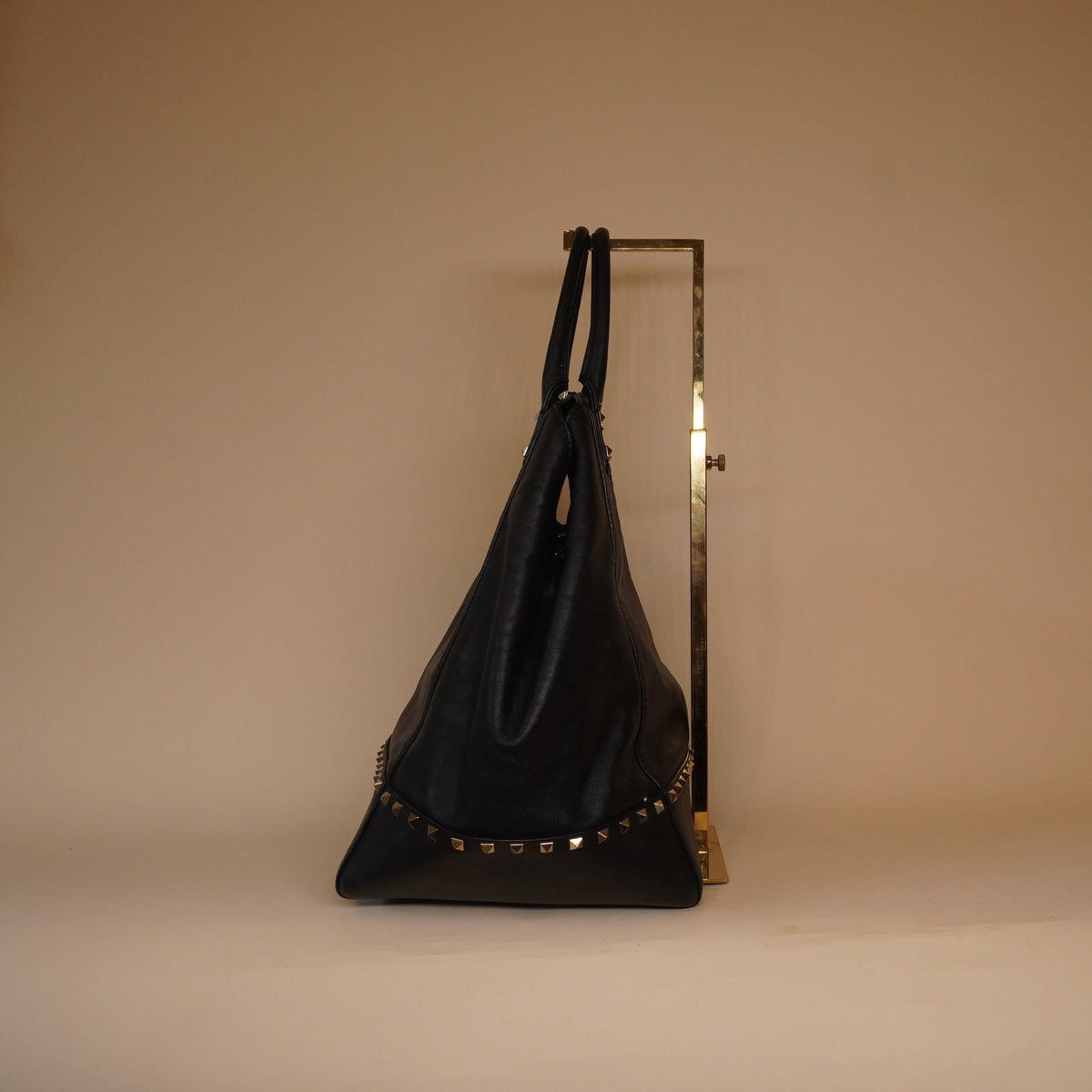 PRE-OWNED Black Leather Rockstud New Dome Bucket Tote Bag
