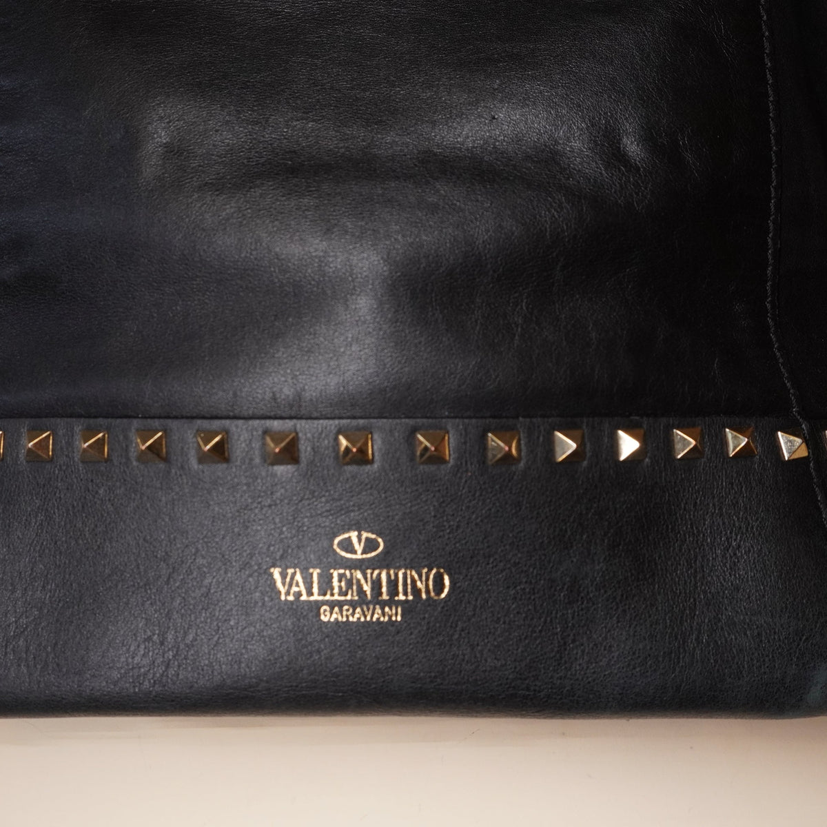 PRE-OWNED Black Leather Rockstud New Dome Bucket Tote Bag