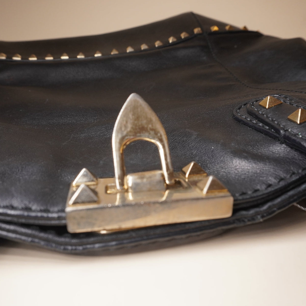 PRE-OWNED Black Leather Rockstud New Dome Bucket Tote Bag