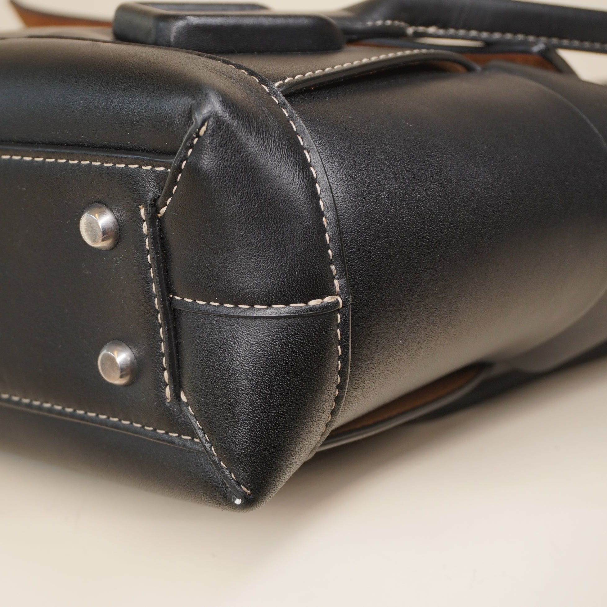 PRE-OWNED Arco 33 Grainy Leather Black Shoulder Bag