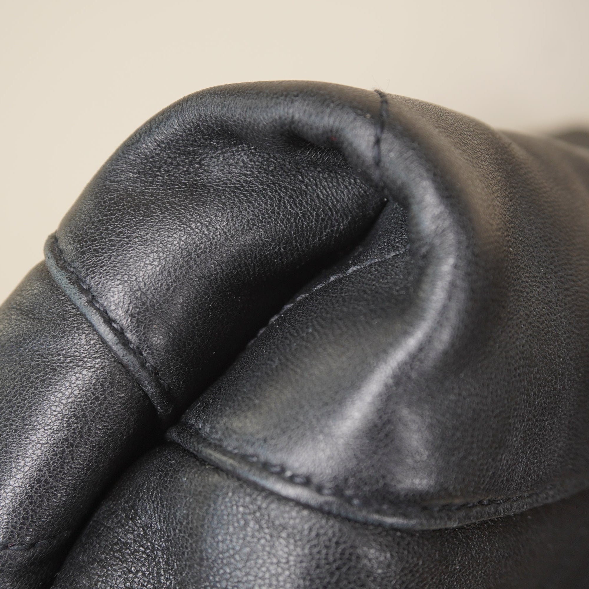  PRE-OWNED YSL Leather Jamie 4.3 Pochon Black Shoulder Bag