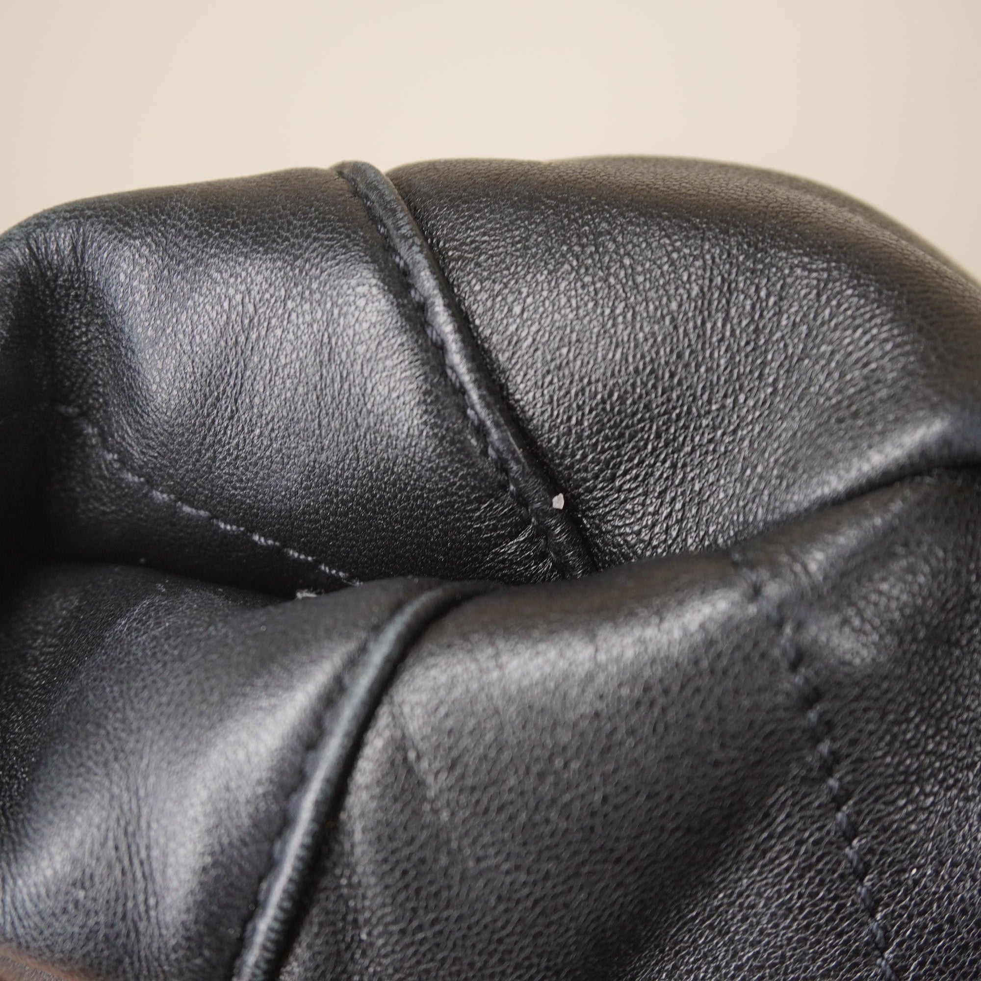  PRE-OWNED YSL Leather Jamie 4.3 Pochon Black Shoulder Bag