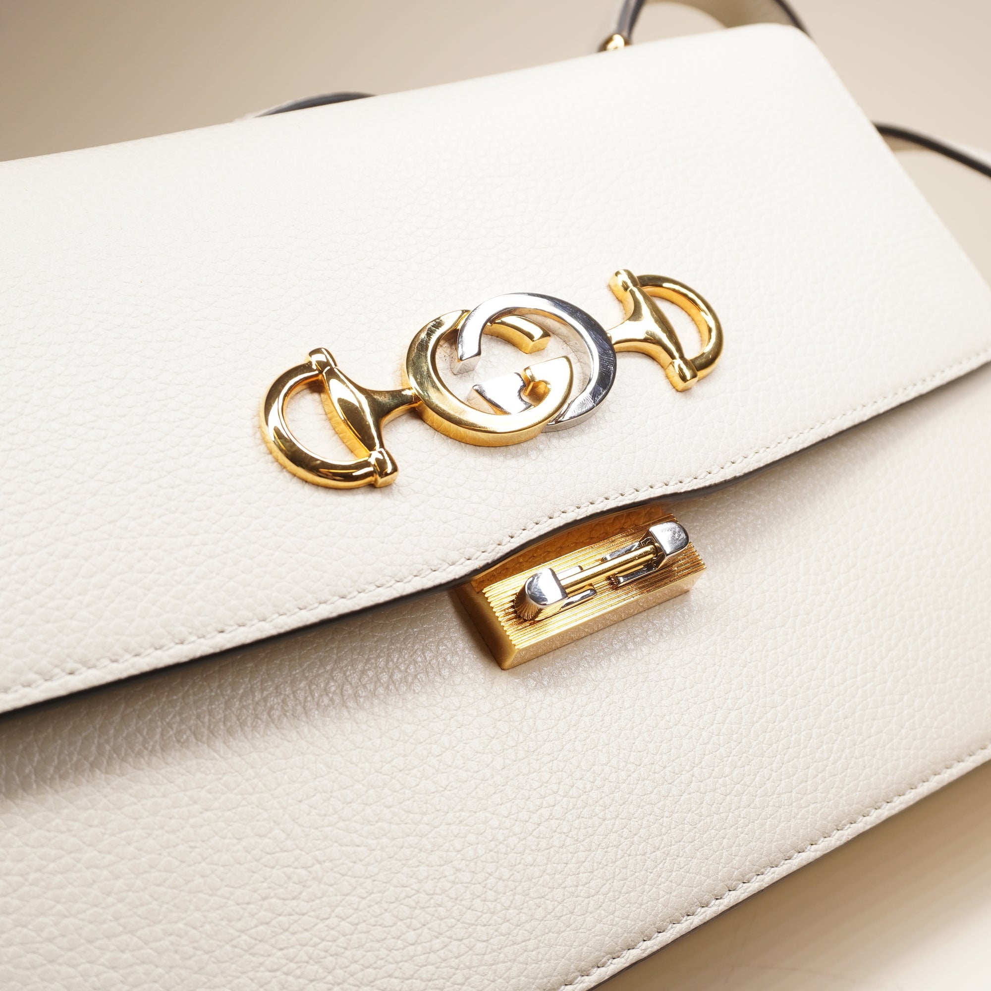 PRE-OWNED White Zummi Lether Crossbody Bag