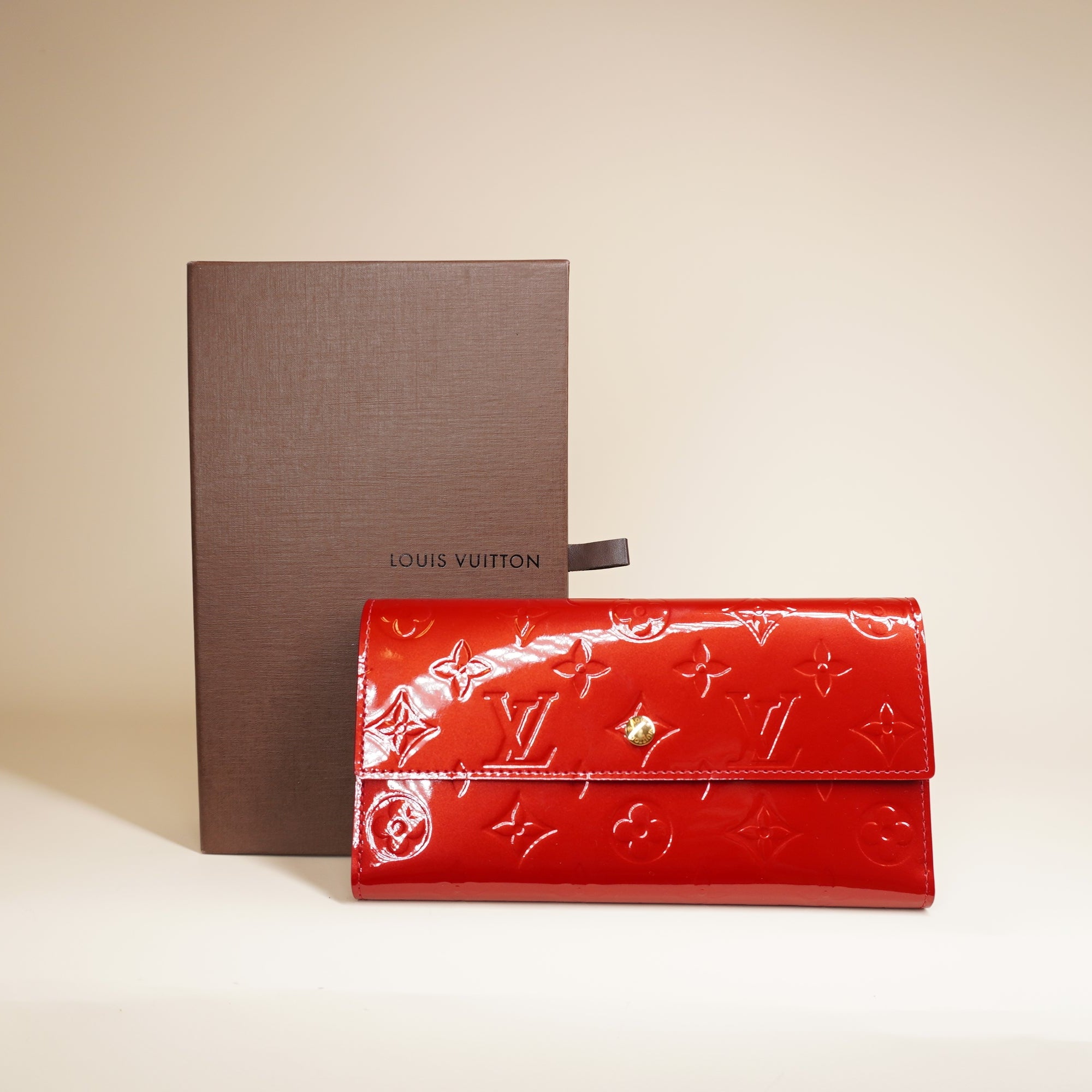 PRE-OWNED LV Vernis Sarah Wallet Pomme D'Amour Red