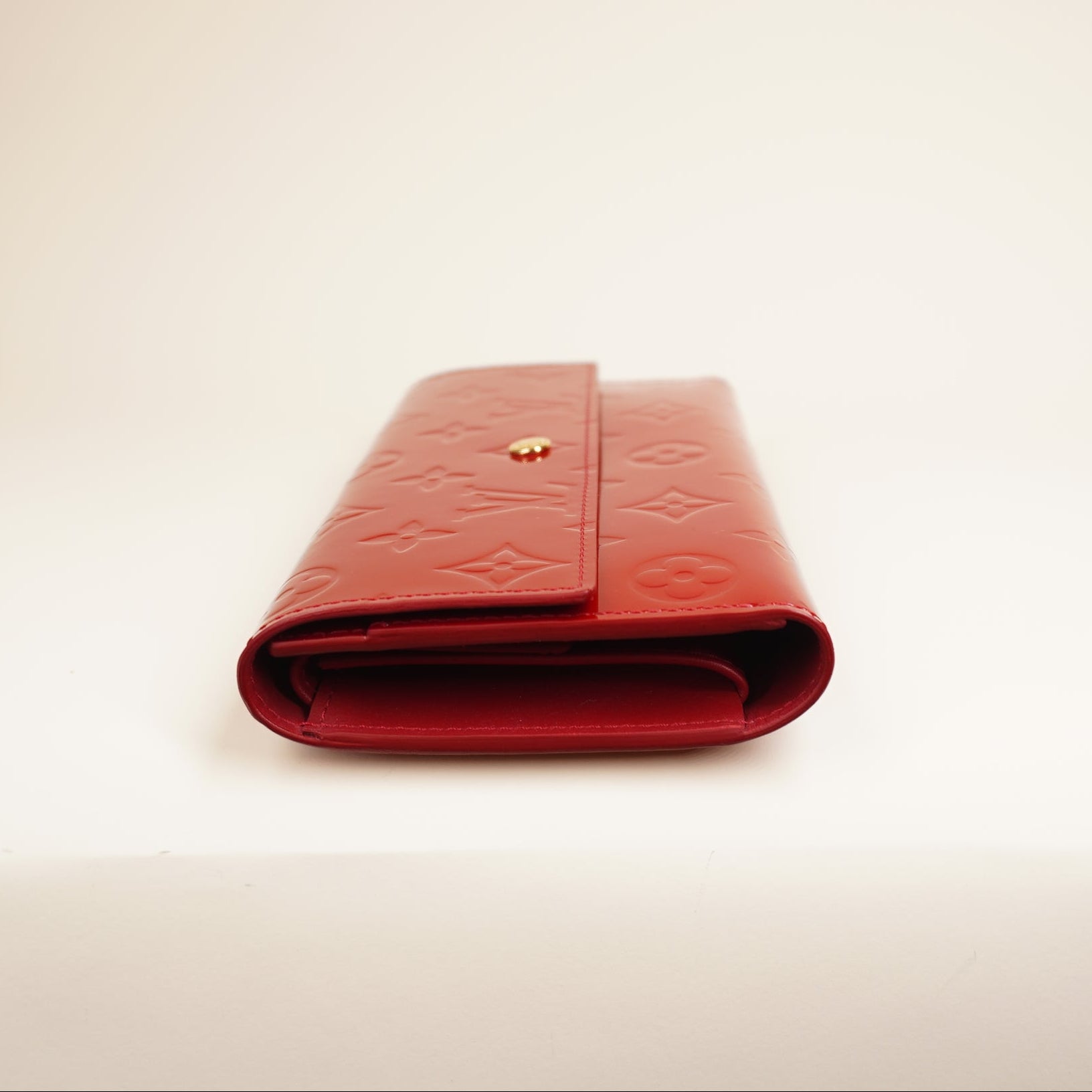 PRE-OWNED LV Vernis Sarah Wallet Pomme D'Amour Red