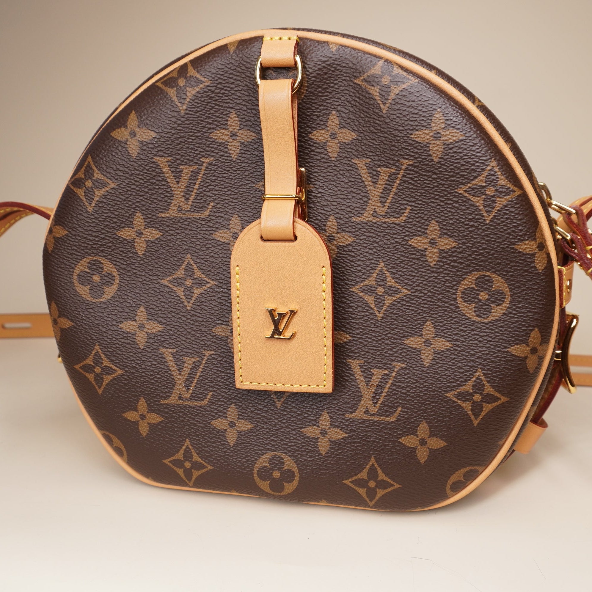 PRE-OWNED LV Boite Chapeau Souple Bag Monogram Canvas MM Shoulder Bag