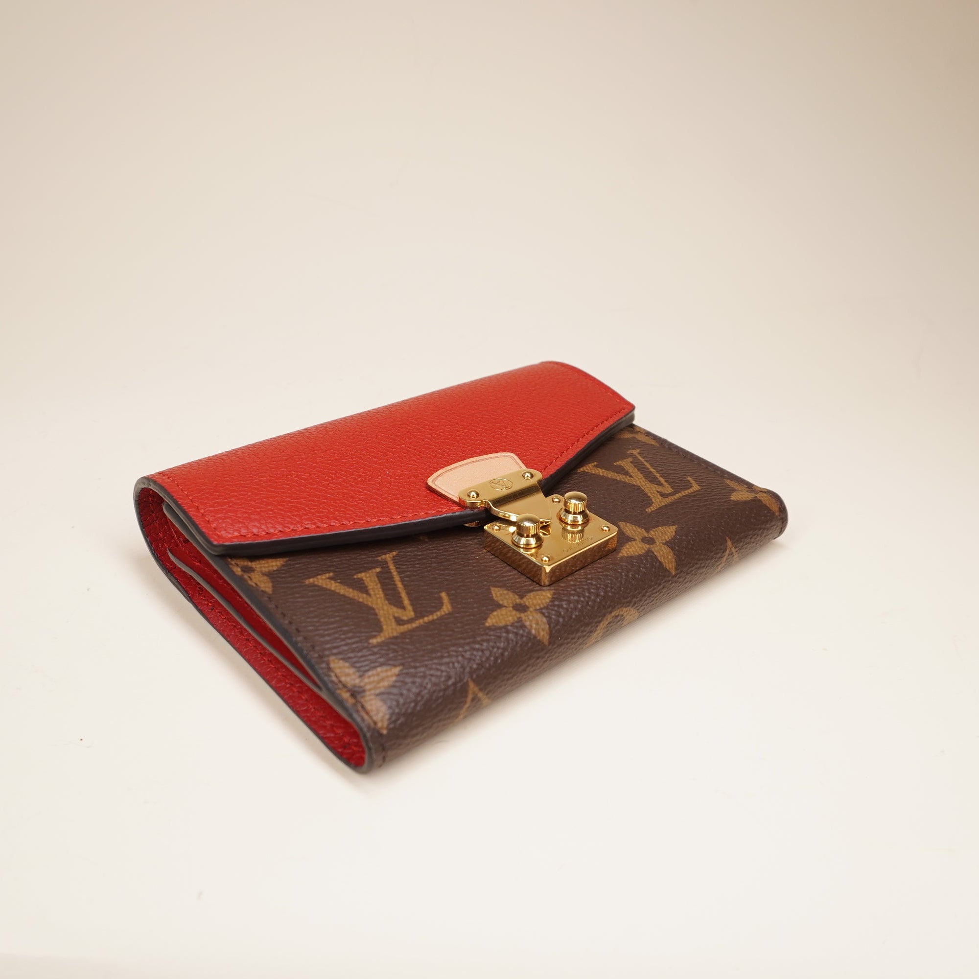 PRE-OWNED LV Pallas Wallet NM Monogram Canvas and Calfskin Compact