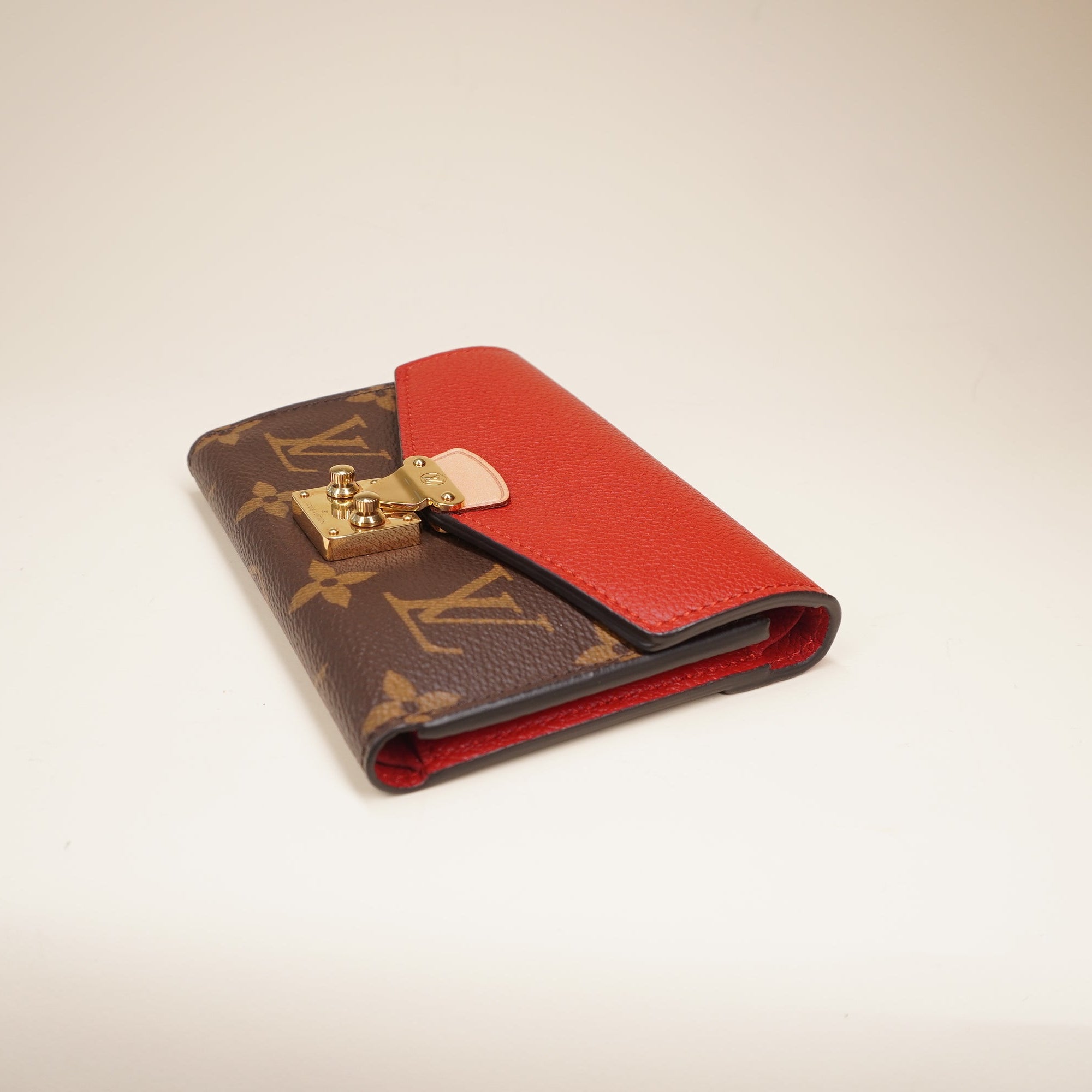 PRE-OWNED LV Pallas Wallet NM Monogram Canvas and Calfskin Compact