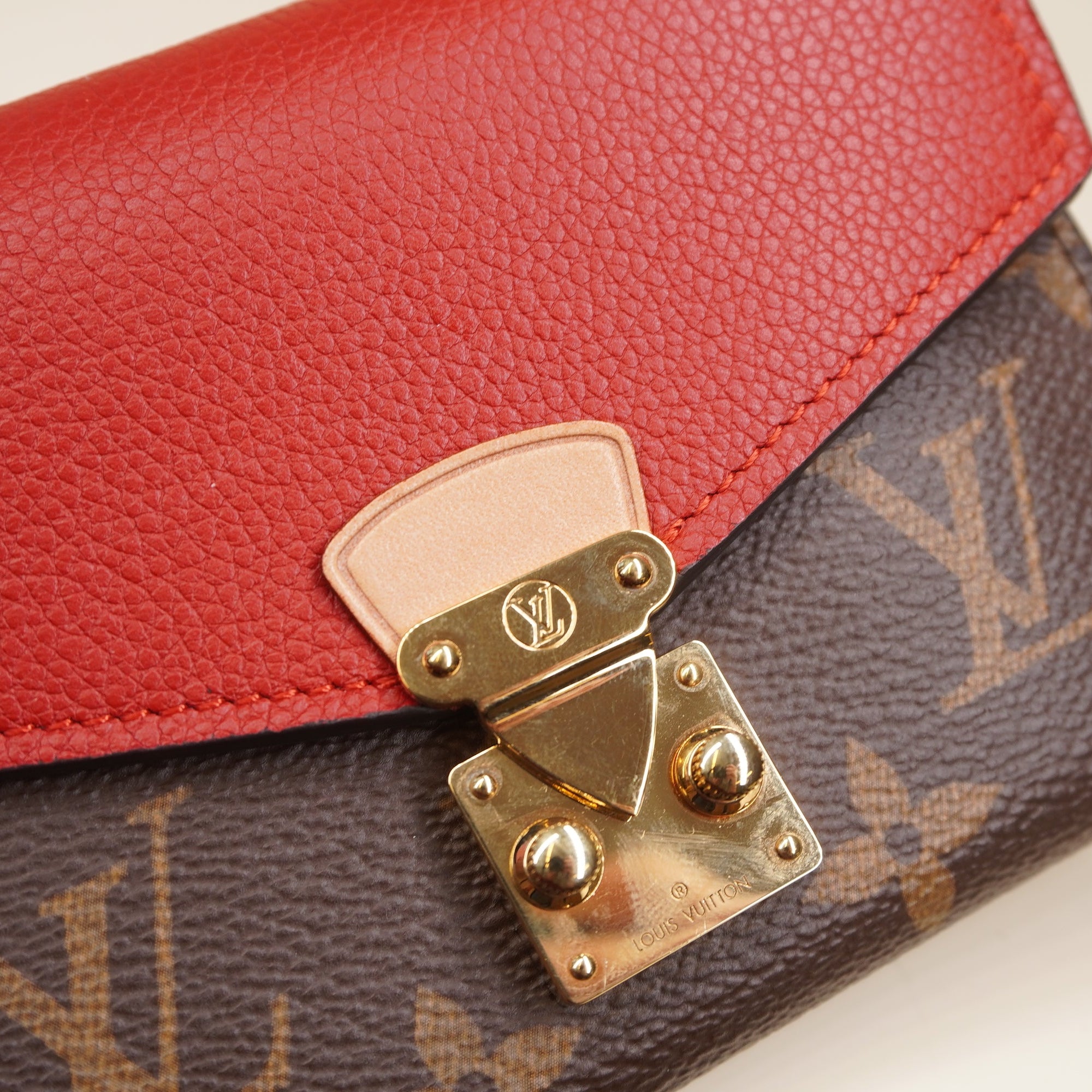 PRE-OWNED LV Pallas Wallet NM Monogram Canvas and Calfskin Compact