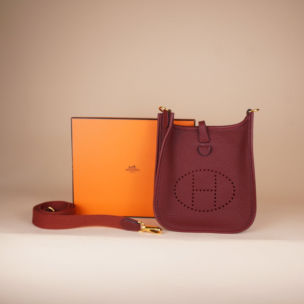 PRE-OWNED Taurillon Clemence Evelyne TPM Rouge Grenat