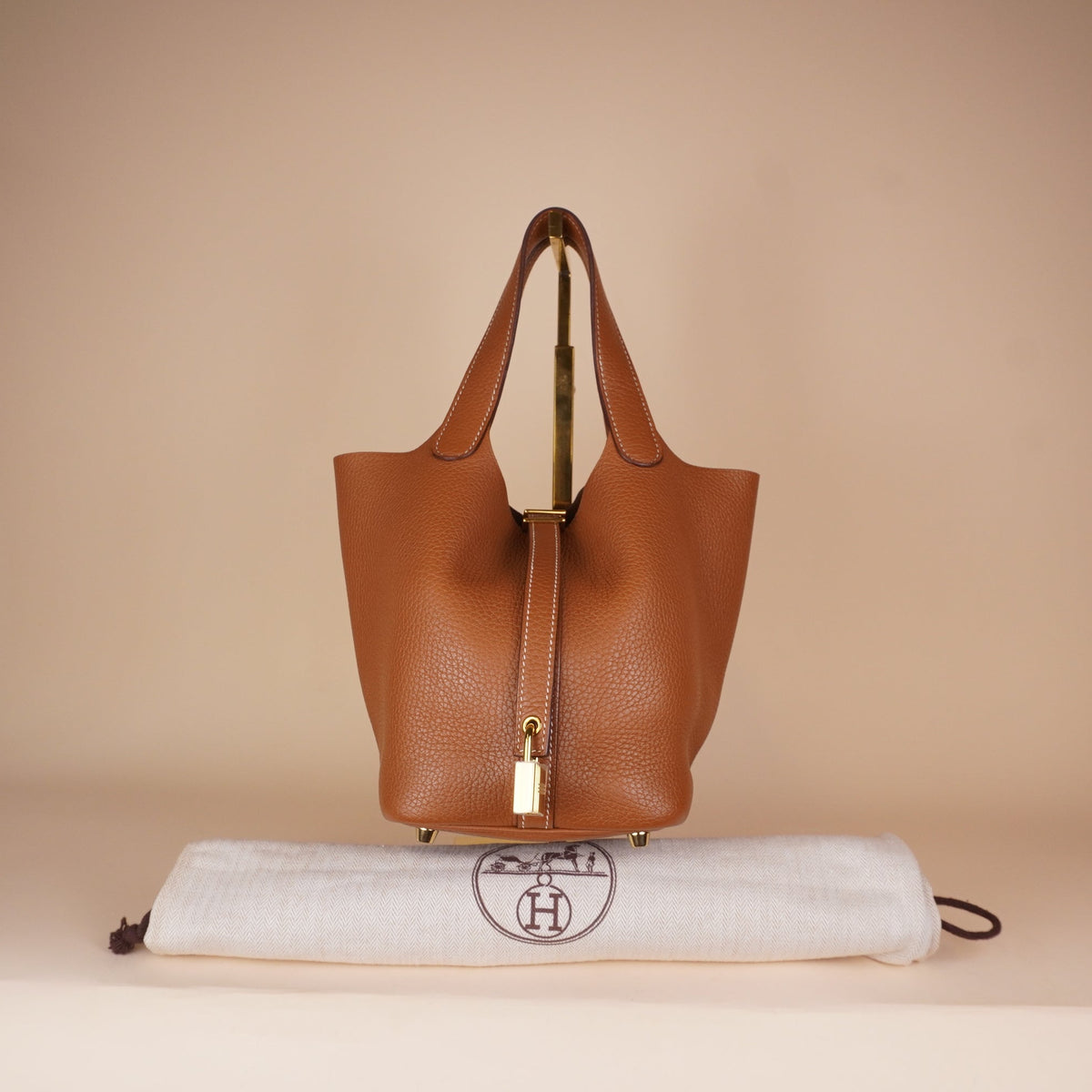 PRE-OWNED Taurillon Clemence Picotin Lock 18 PM Gold