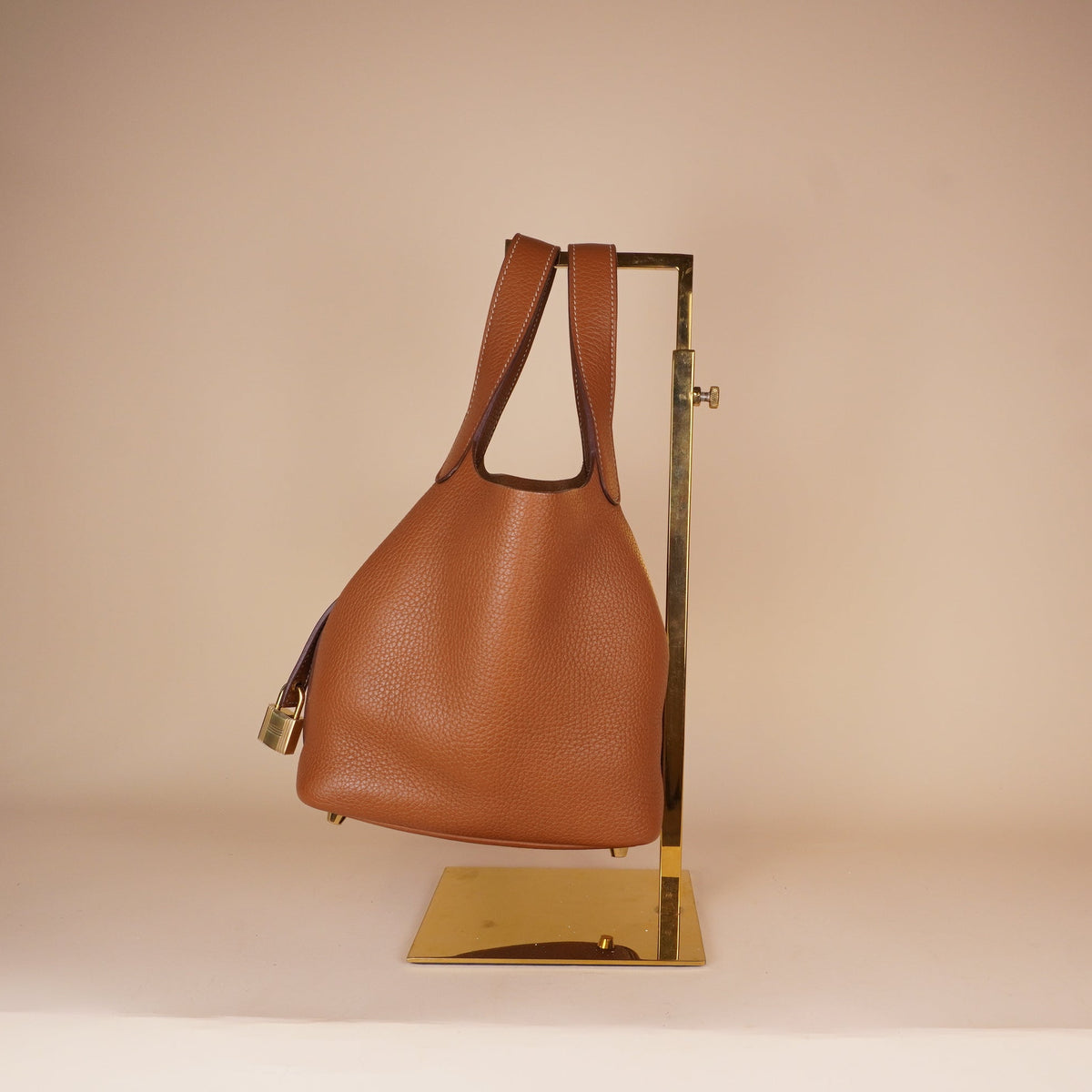 PRE-OWNED Taurillon Clemence Picotin Lock 18 PM Gold