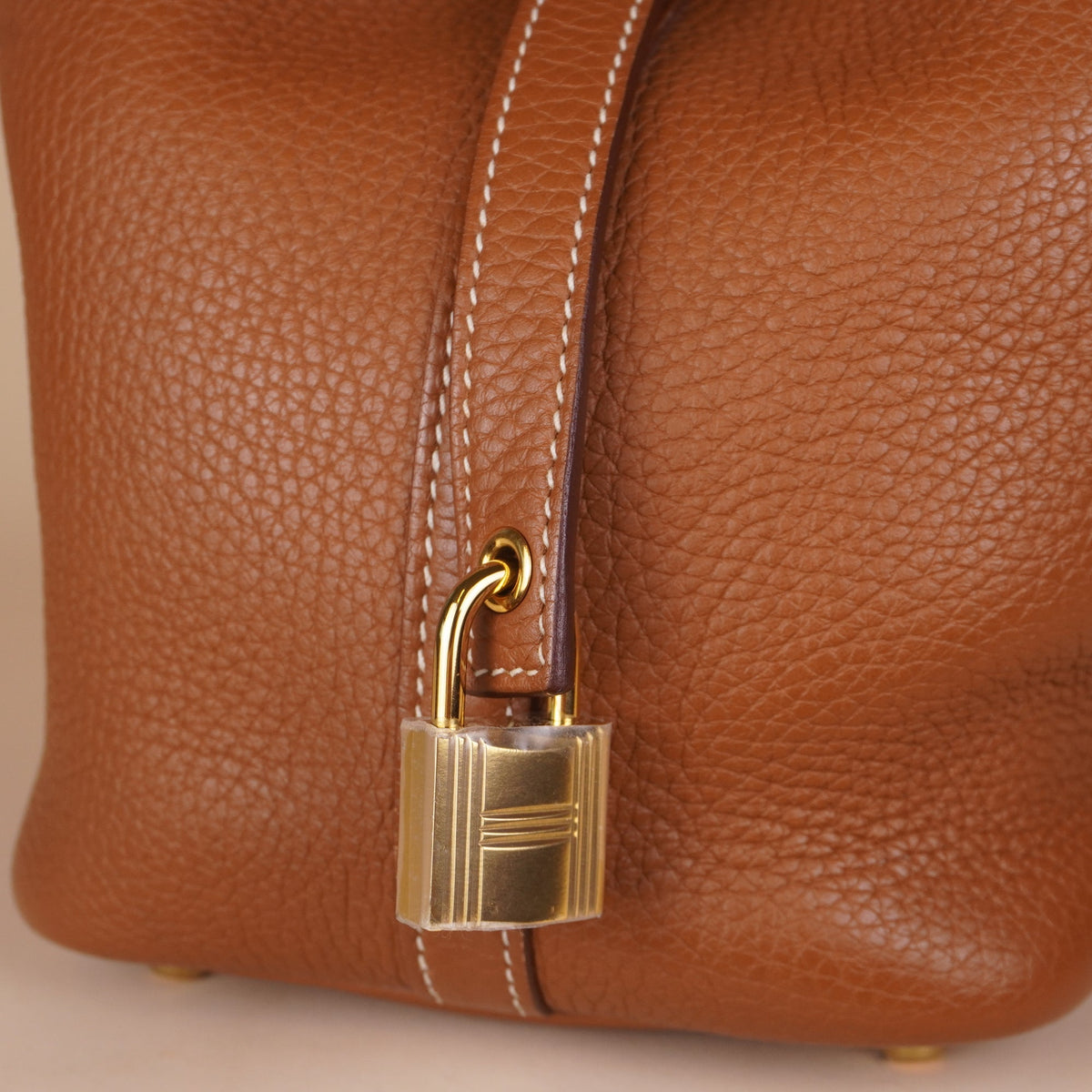PRE-OWNED Taurillon Clemence Picotin Lock 18 PM Gold