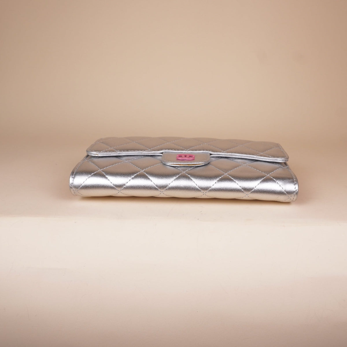 PRE-OWNED CC Metallic Silver Quilted Leather Classic Flap Wallet with Pink CC Logo
