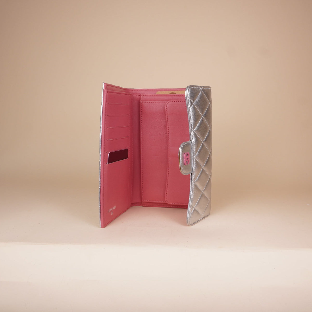 PRE-OWNED CC Metallic Silver Quilted Leather Classic Flap Wallet with Pink CC Logo