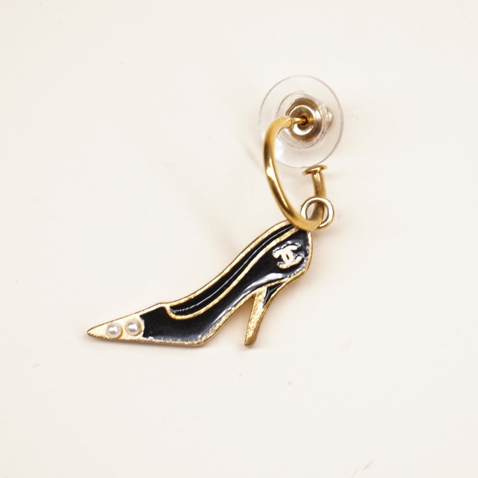 PRE-OWNED CC Coco Mark Pumps Motif Earrings Black and Gold