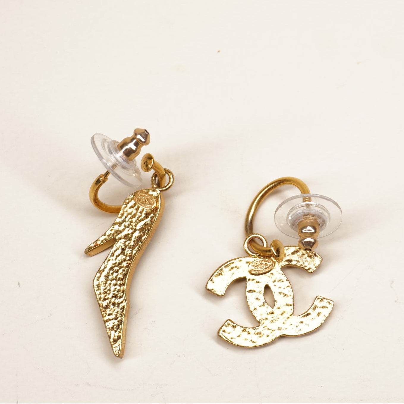 PRE-OWNED CC Coco Mark Pumps Motif Earrings Black and Gold