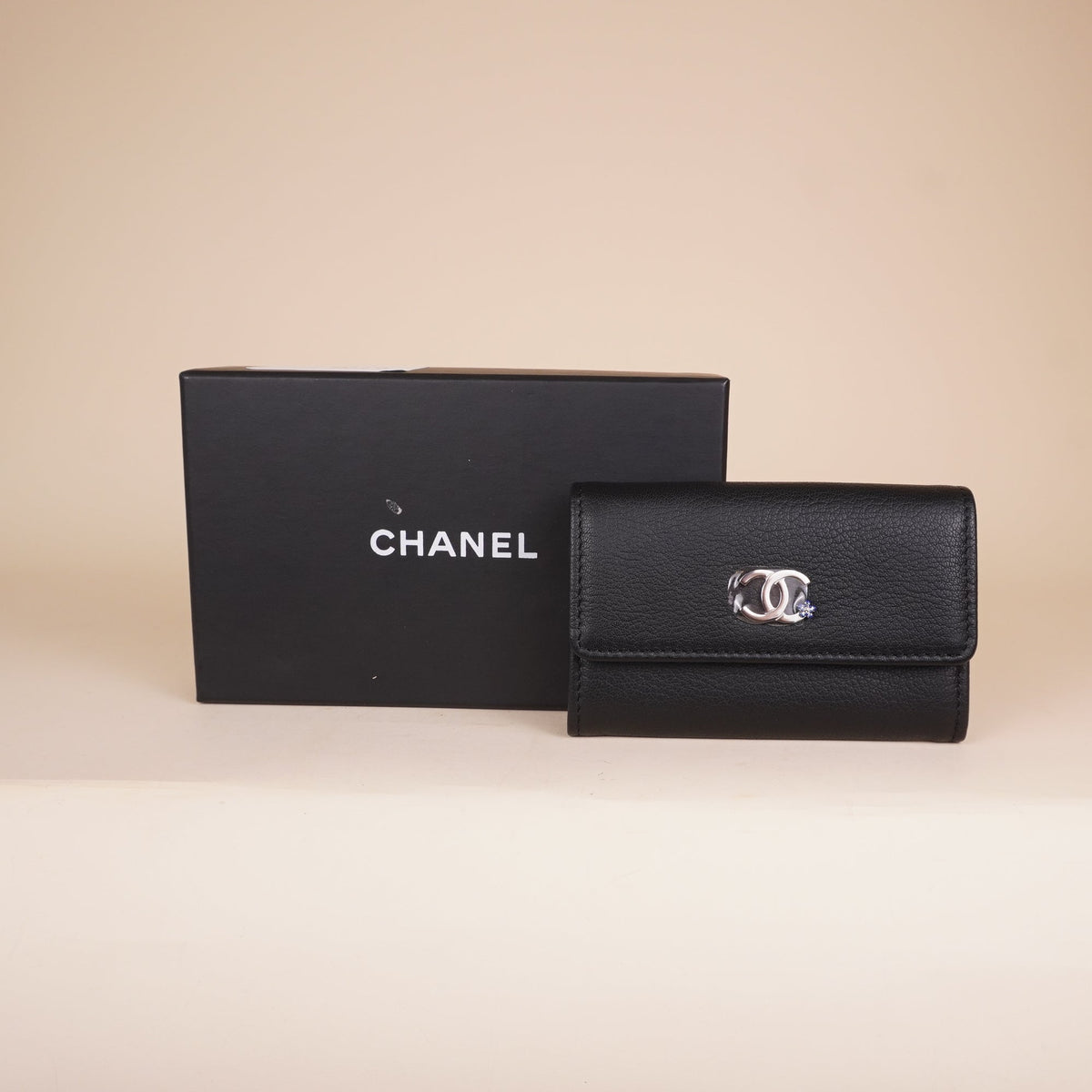 CHANEL - Grained Goatskin Leather Enamel and Gold-Colored Metal Black Card Holder