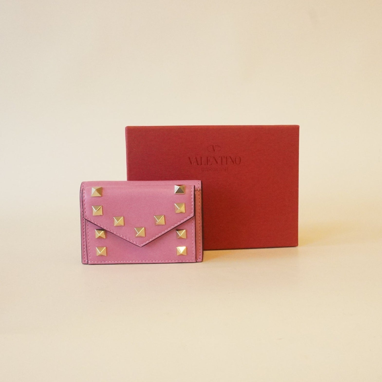 PRE-OWNED Rockstud Trifold Wallet Pink Leather Hardware