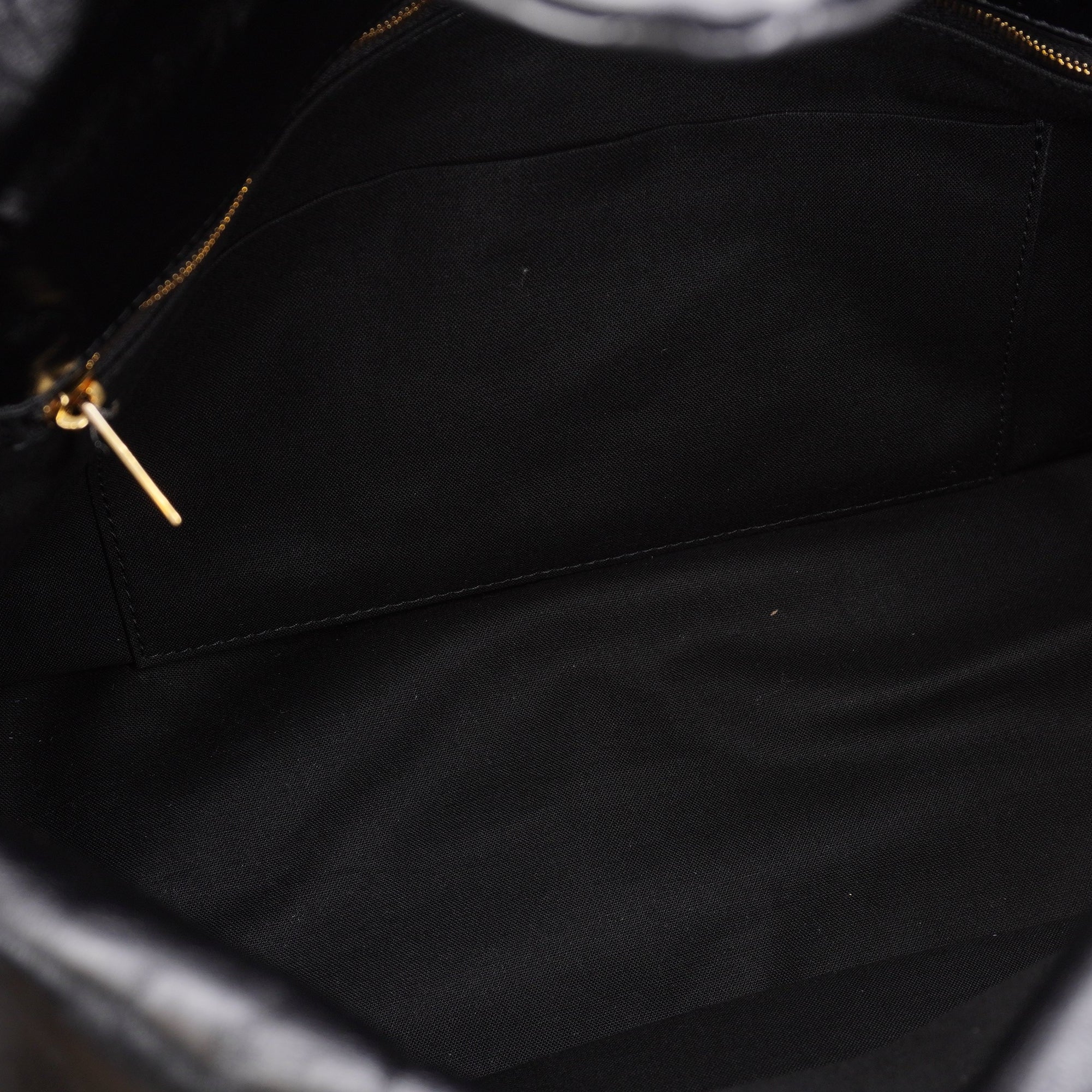 PRE-OWNED Leather Monaco Large Sling Bag Black Shoulder Bag