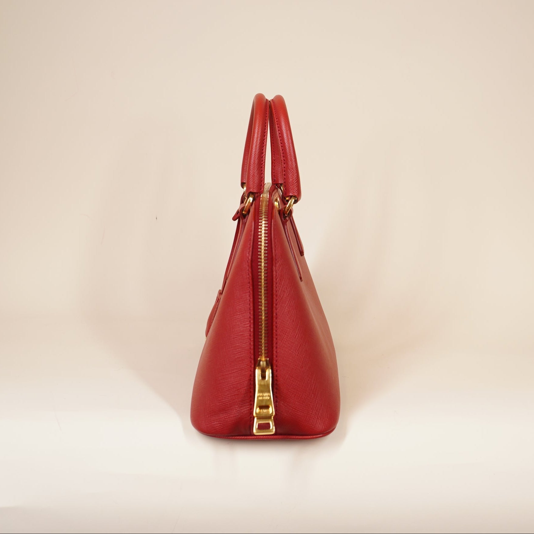 PRE-OWNED Red Galleria Saffiano Leather Shoulder Bag