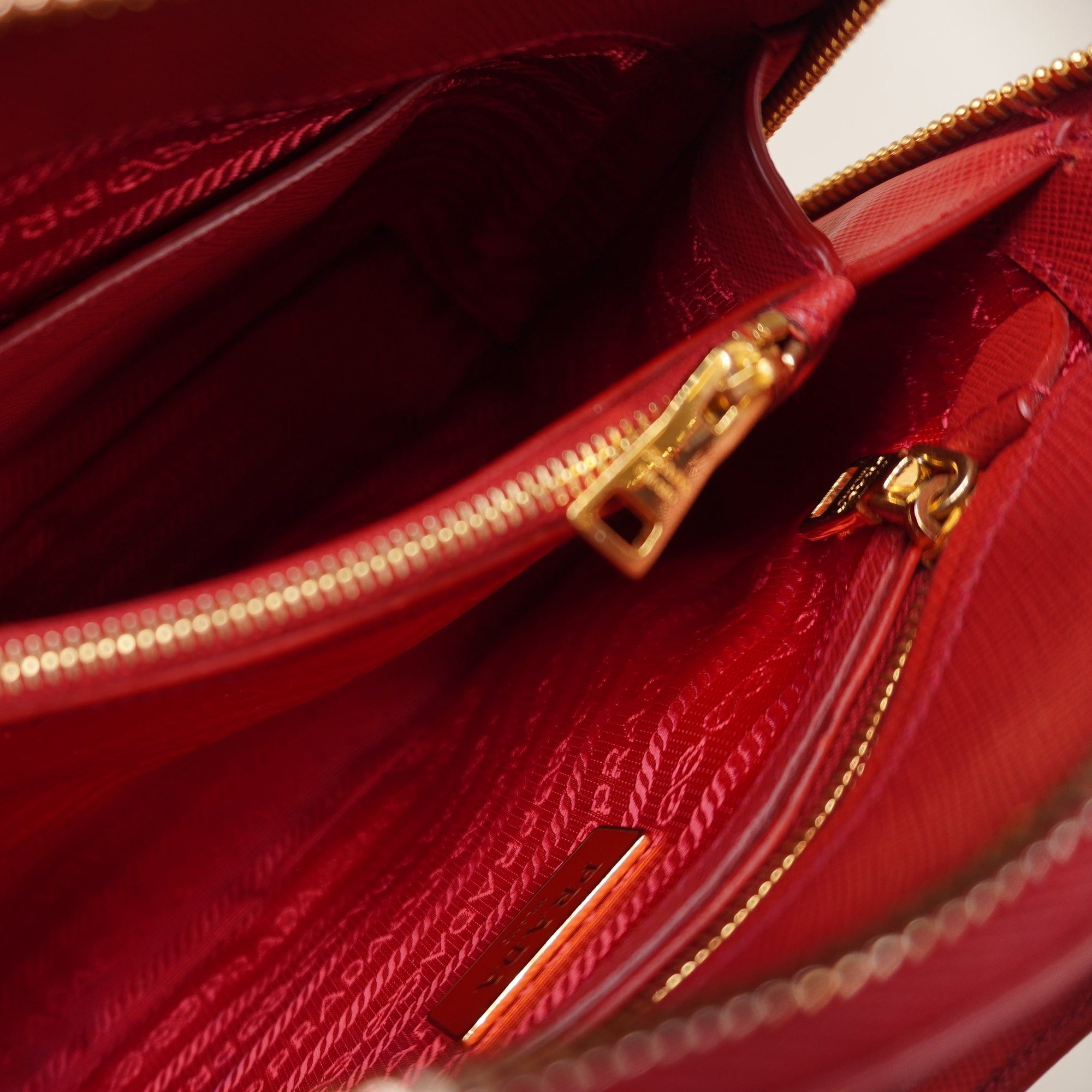 PRE-OWNED Red Galleria Saffiano Leather Shoulder Bag