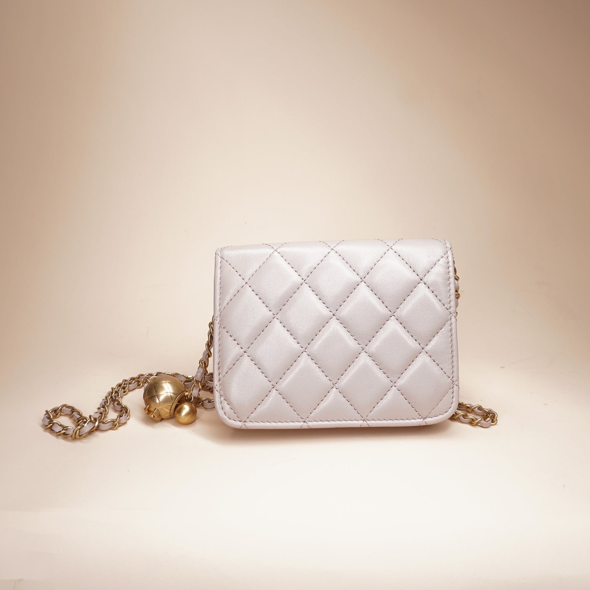 CC Lambskin Quilted Pearl Crush Clutch With Chain Light Purple