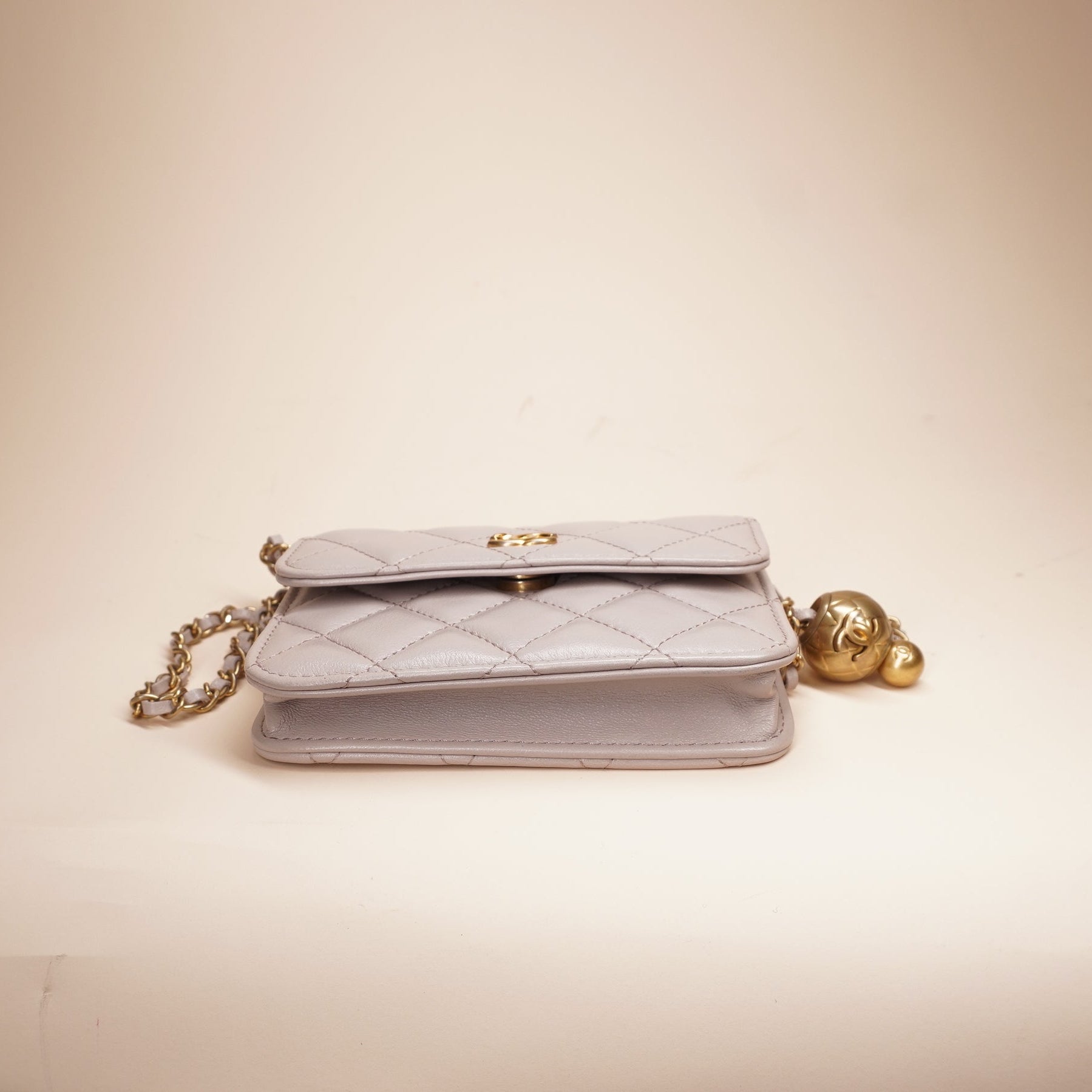 CC Lambskin Quilted Pearl Crush Clutch With Chain Light Purple