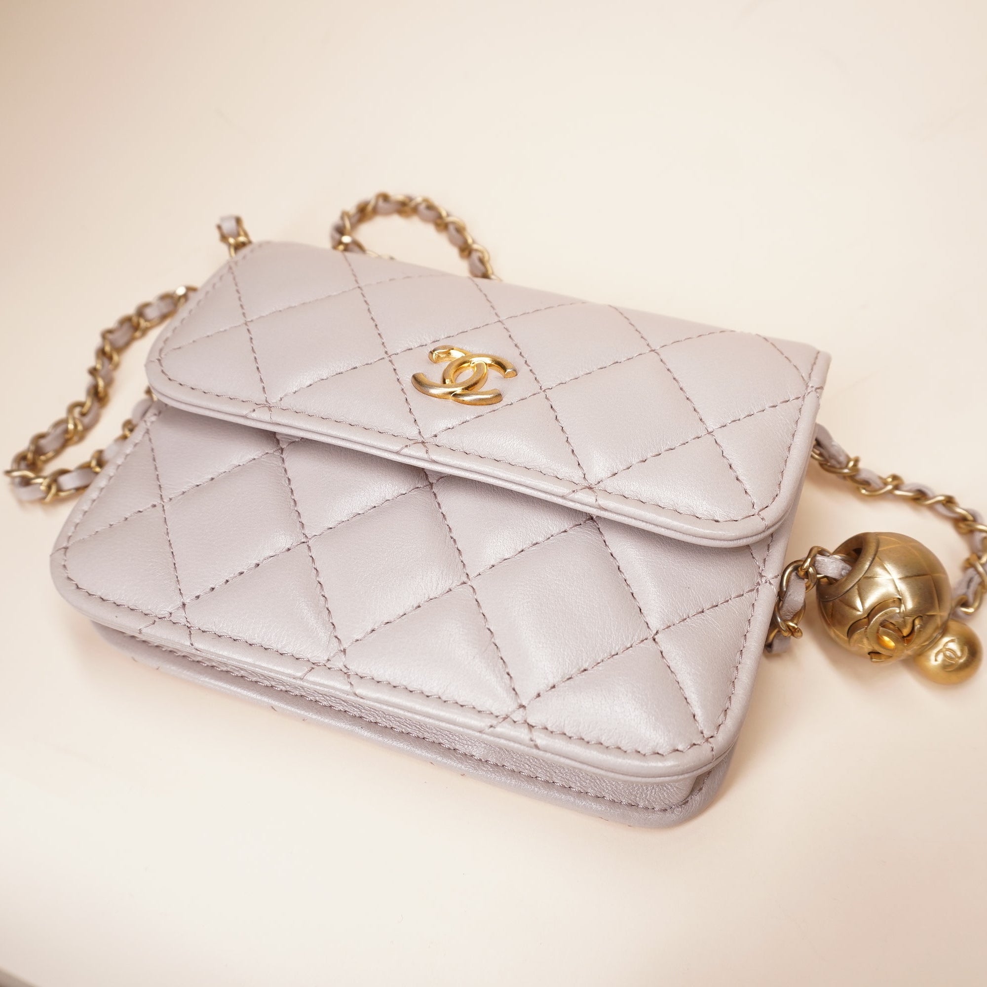 CC Lambskin Quilted Pearl Crush Clutch With Chain Light Purple
