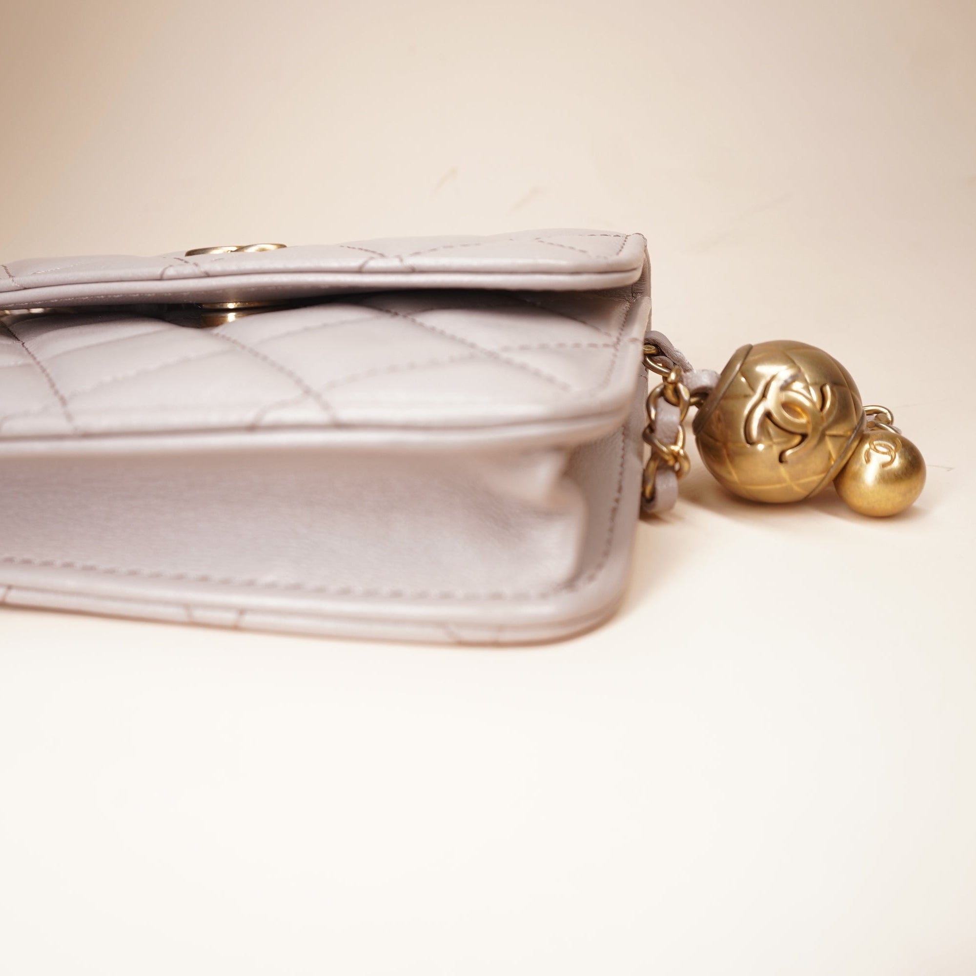CC Lambskin Quilted Pearl Crush Clutch With Chain Light Purple