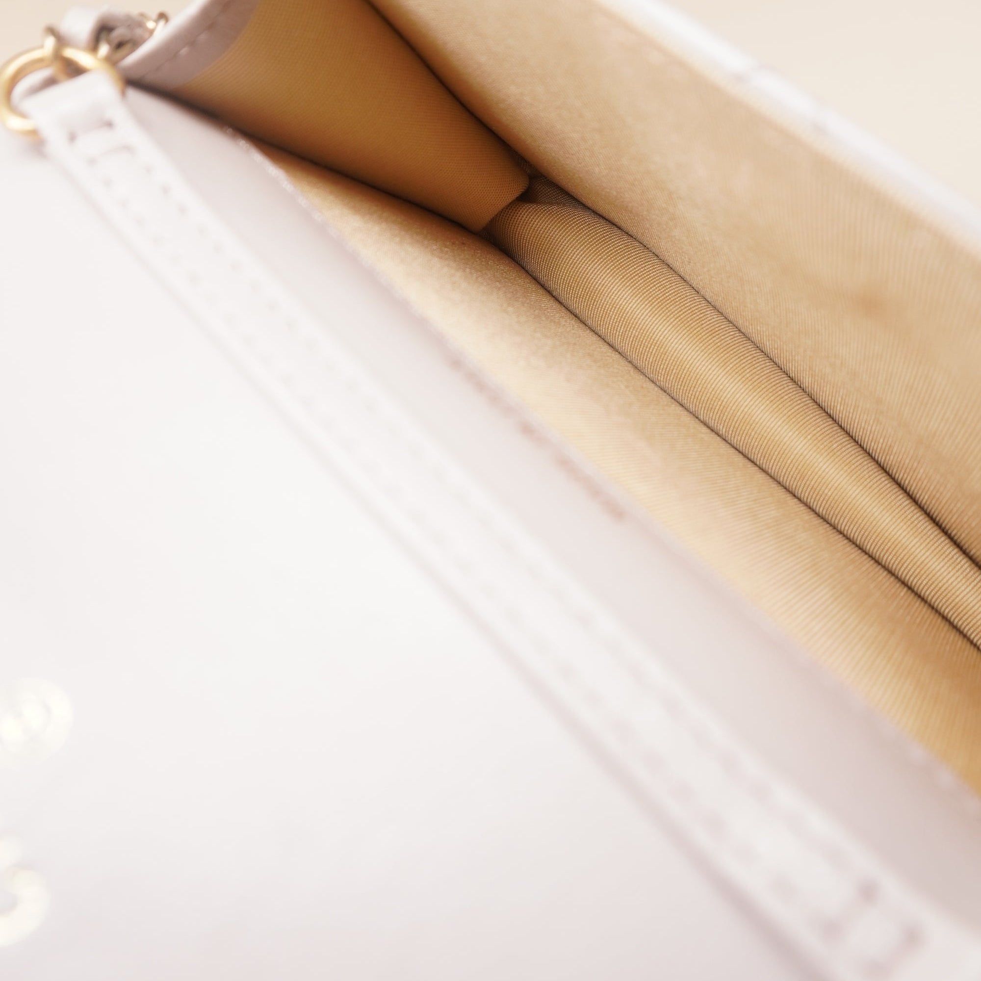 CC Lambskin Quilted Pearl Crush Clutch With Chain Light Purple