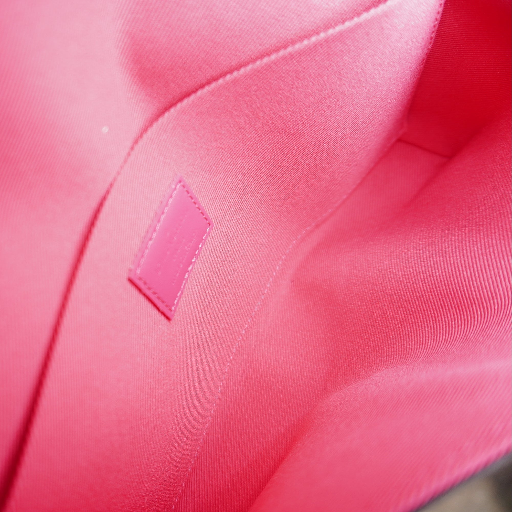 PRE-OWNED LV Vernis Valentine Pochette Felicie Chain Wallet Fuchsia