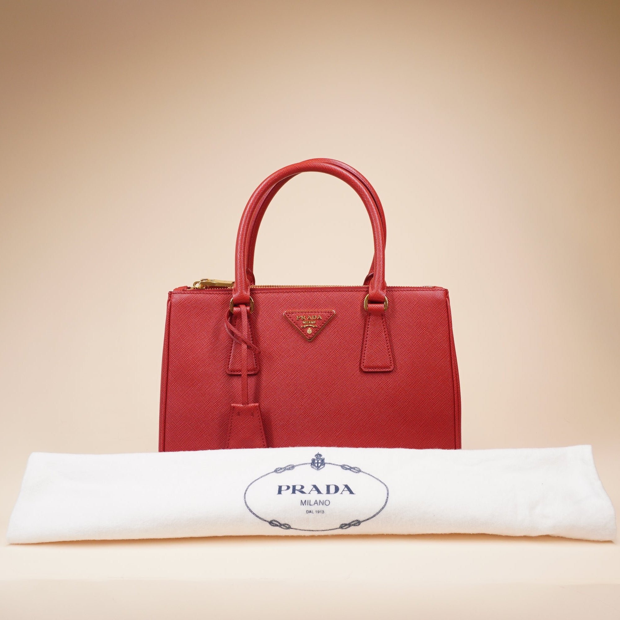 PRE-OWNED Red Saffiano Medium Galleria Double Zip Tote Fuoco