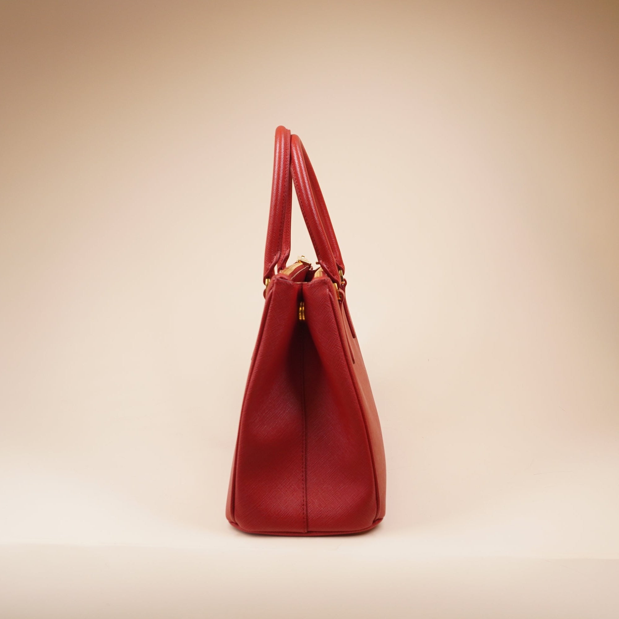 PRE-OWNED Red Saffiano Medium Galleria Double Zip Tote Fuoco